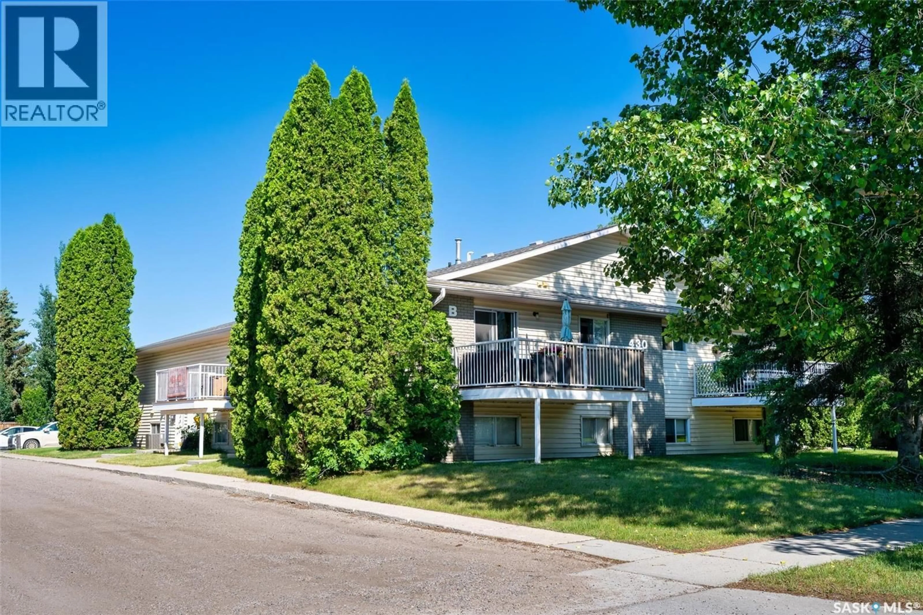 Patio, street for 430 BERINI DRIVE, Saskatoon Saskatchewan S7N3N8