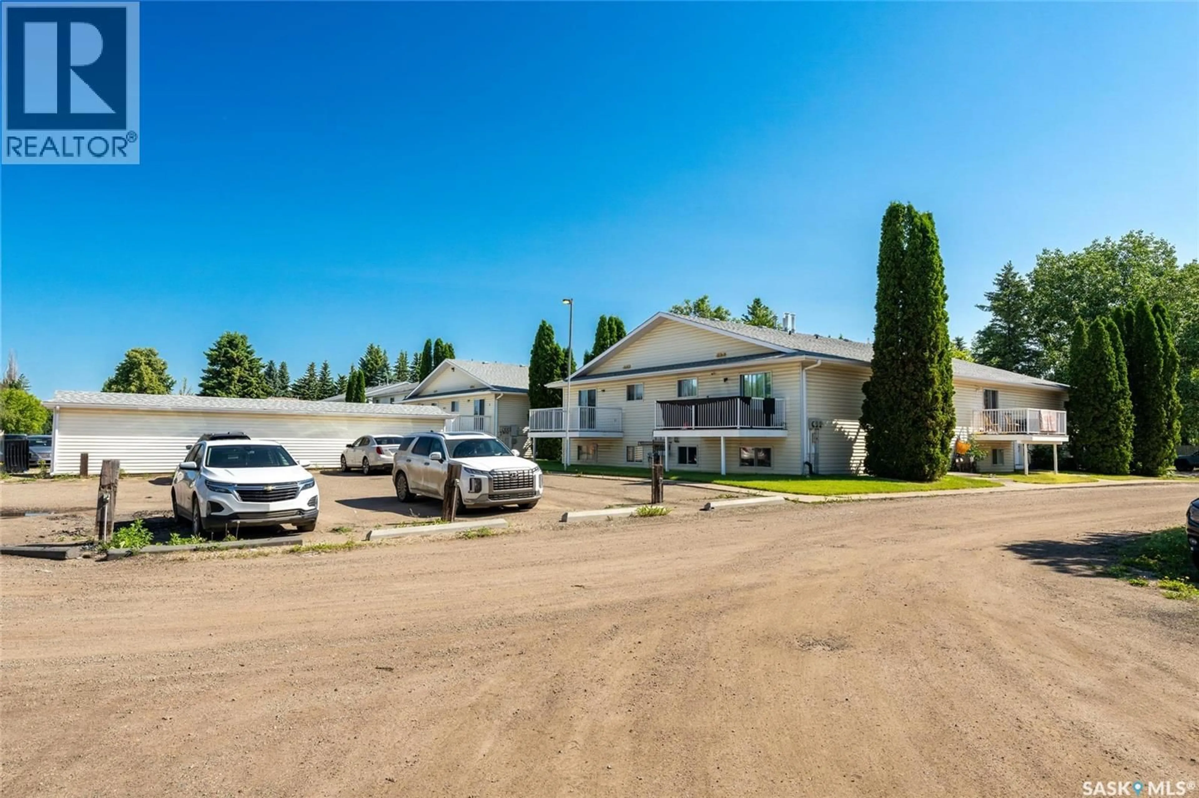 A pic from outside/outdoor area/front of a property/back of a property/a pic from drone, unknown for 430 BERINI DRIVE, Saskatoon Saskatchewan S7N3N8