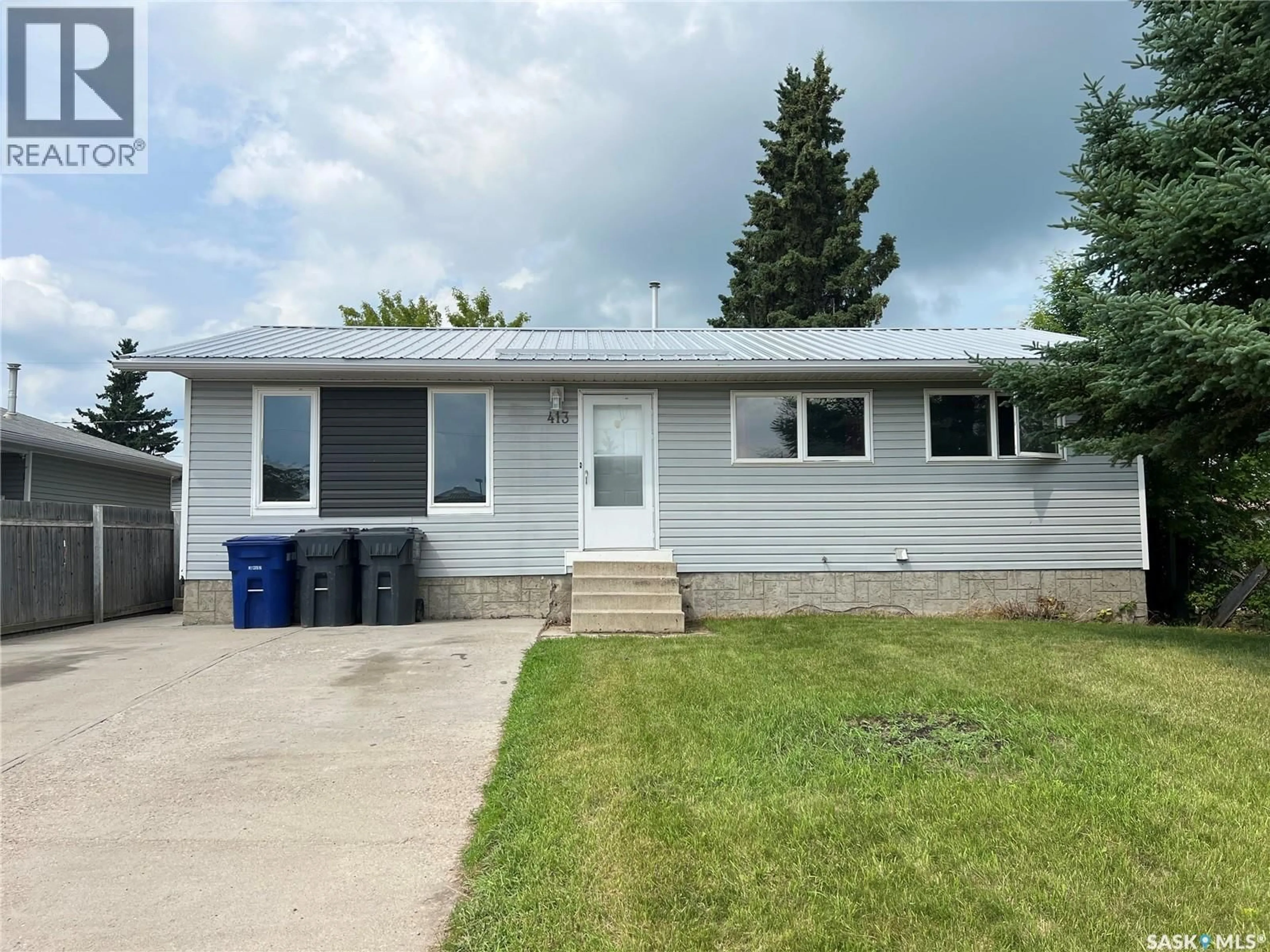 Home with vinyl exterior material, street for 413 5TH STREET, Meadow Lake Saskatchewan S9X1A9