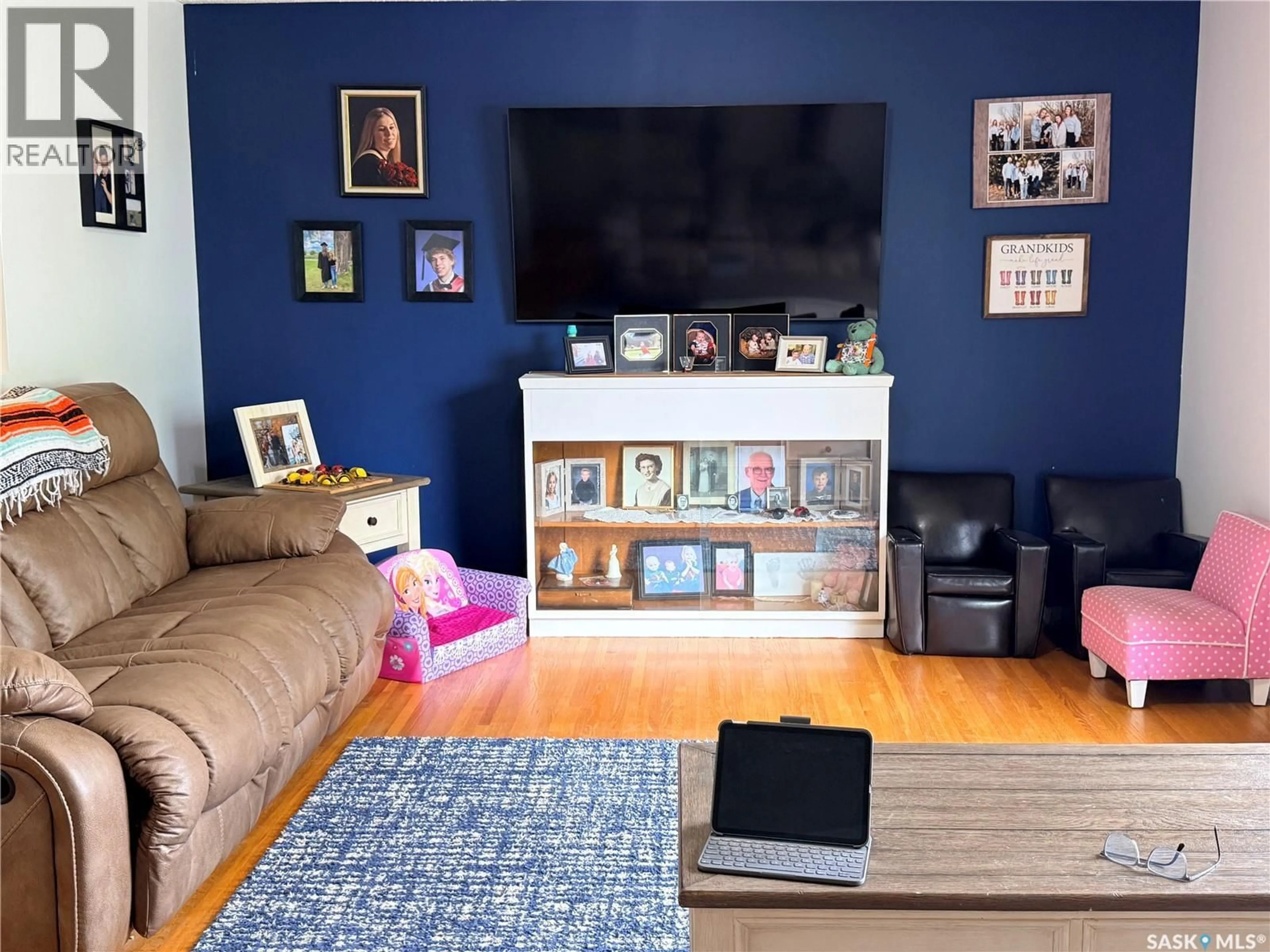 Living room with furniture, unknown for 160 3RD AVENUE, Swift Current Saskatchewan S9H3K4