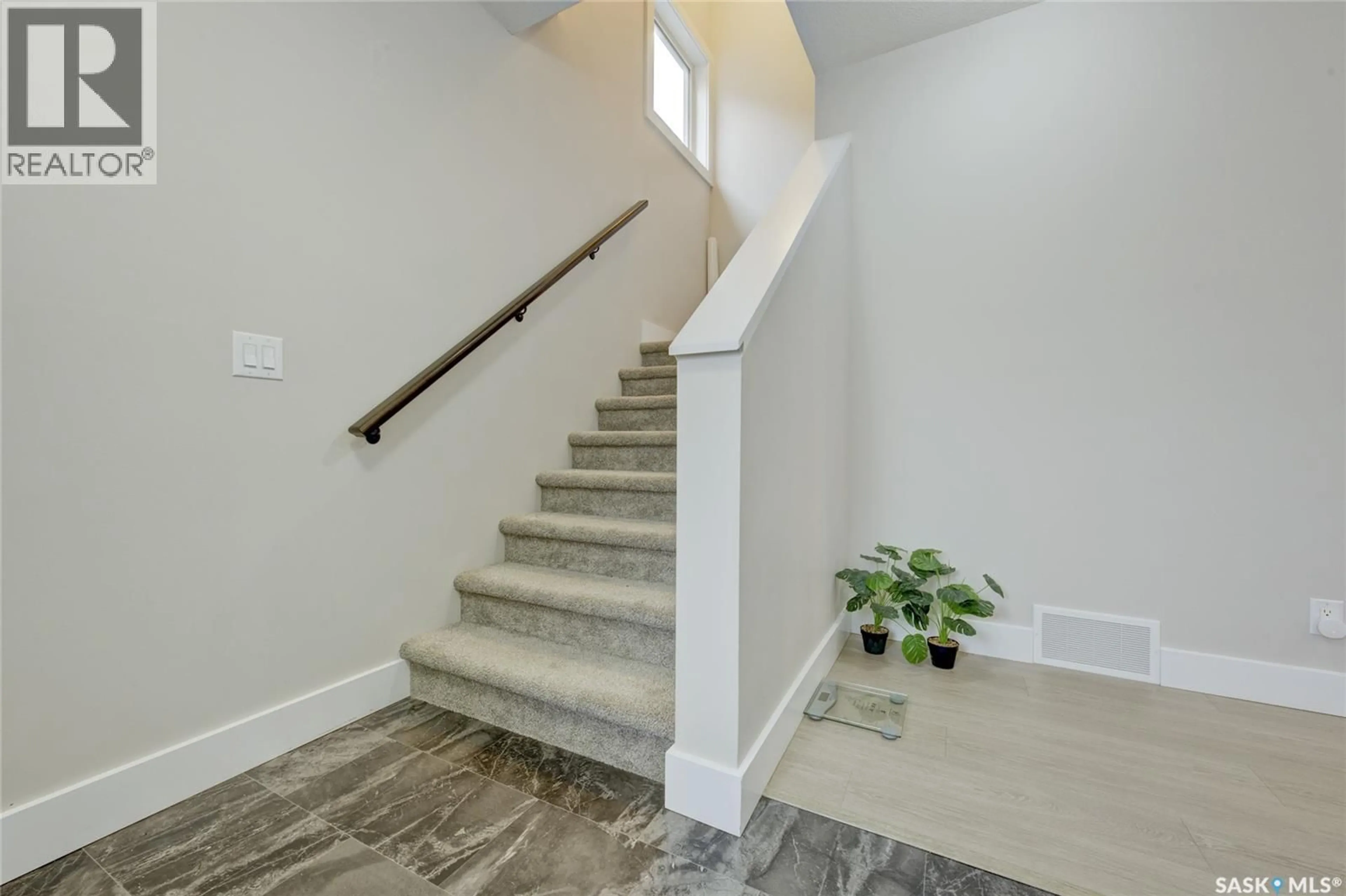 Stairs for 1063 GLACIAL SHORES COMMON, Saskatoon Saskatchewan S7W0R2