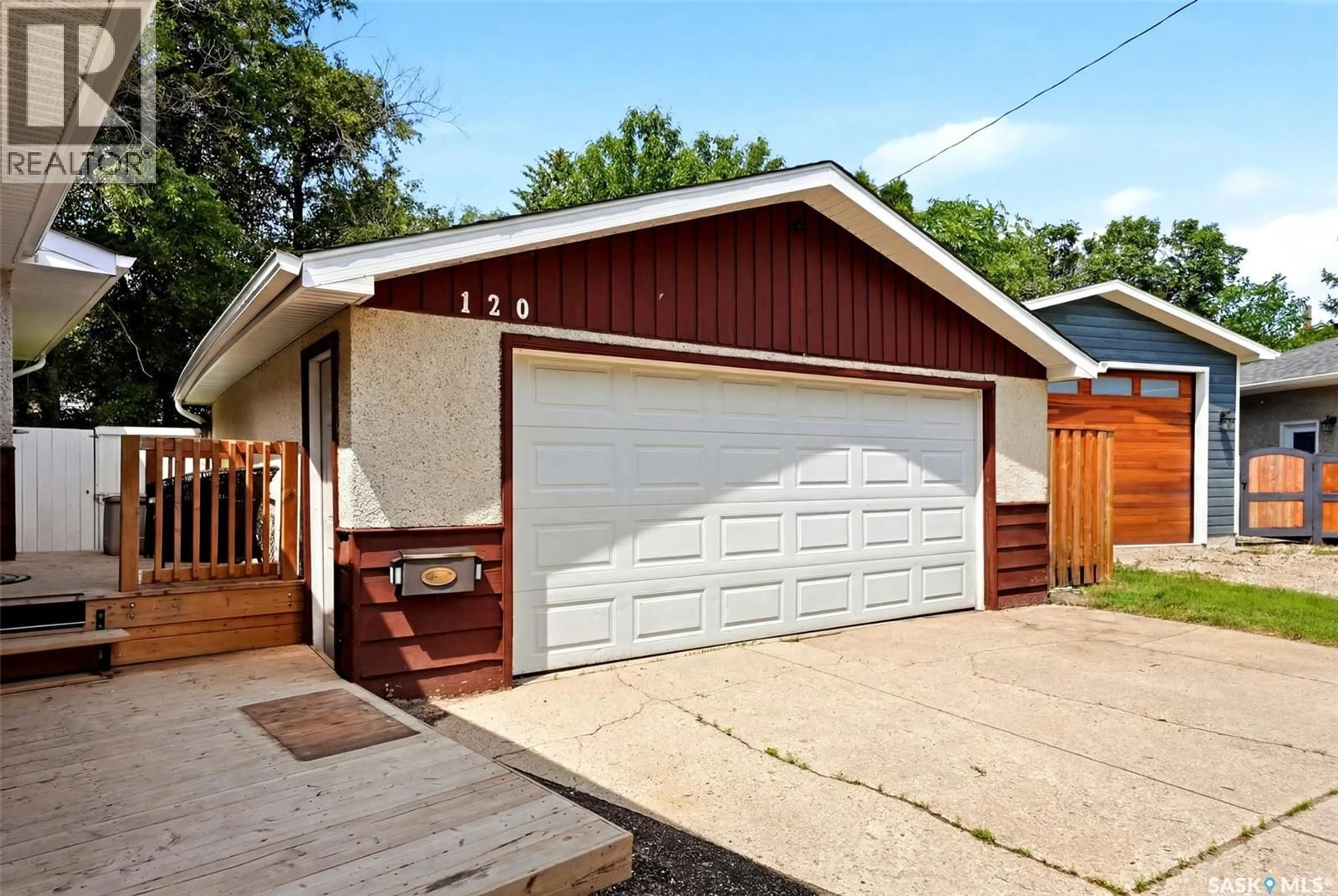 Indoor garage for 120 SHANNON ROAD, Regina Saskatchewan S4S5B1