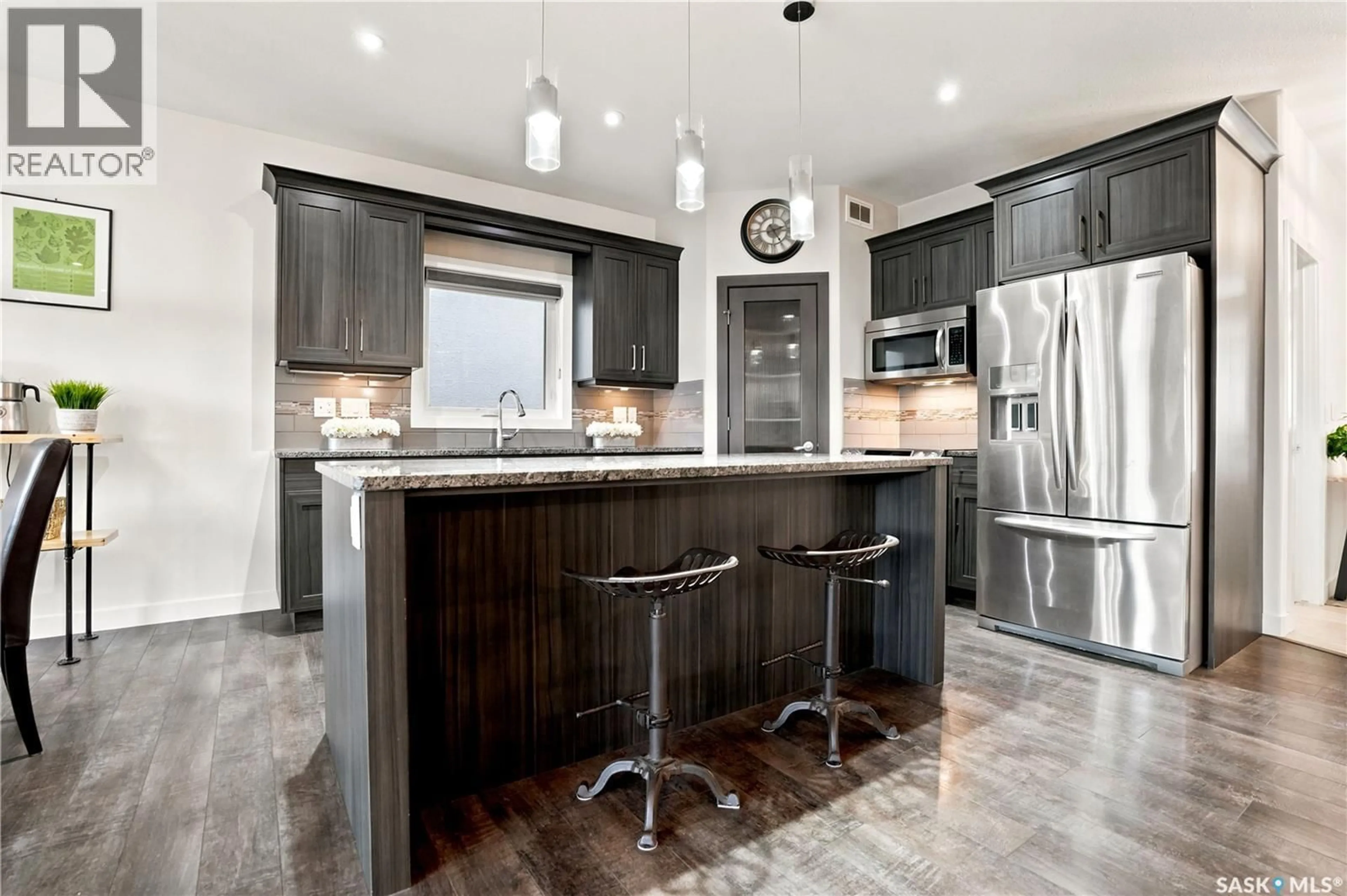 Contemporary kitchen, unknown for 3973 SANDHILL CRESCENT, Regina Saskatchewan S4V3G7