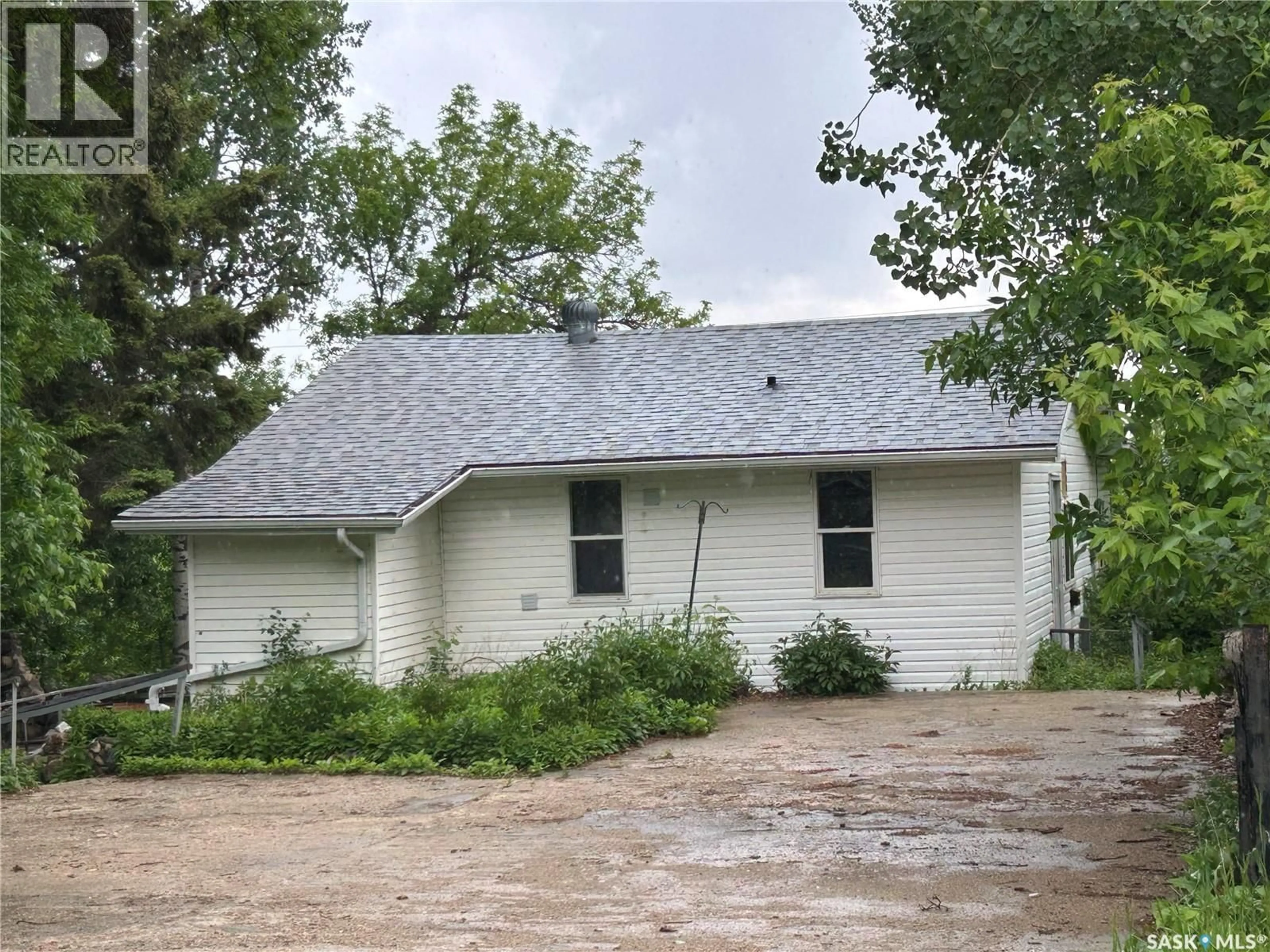 Home with vinyl exterior material, street for 104 BRIERE DRIVE, Regina Beach Saskatchewan S0G4C0
