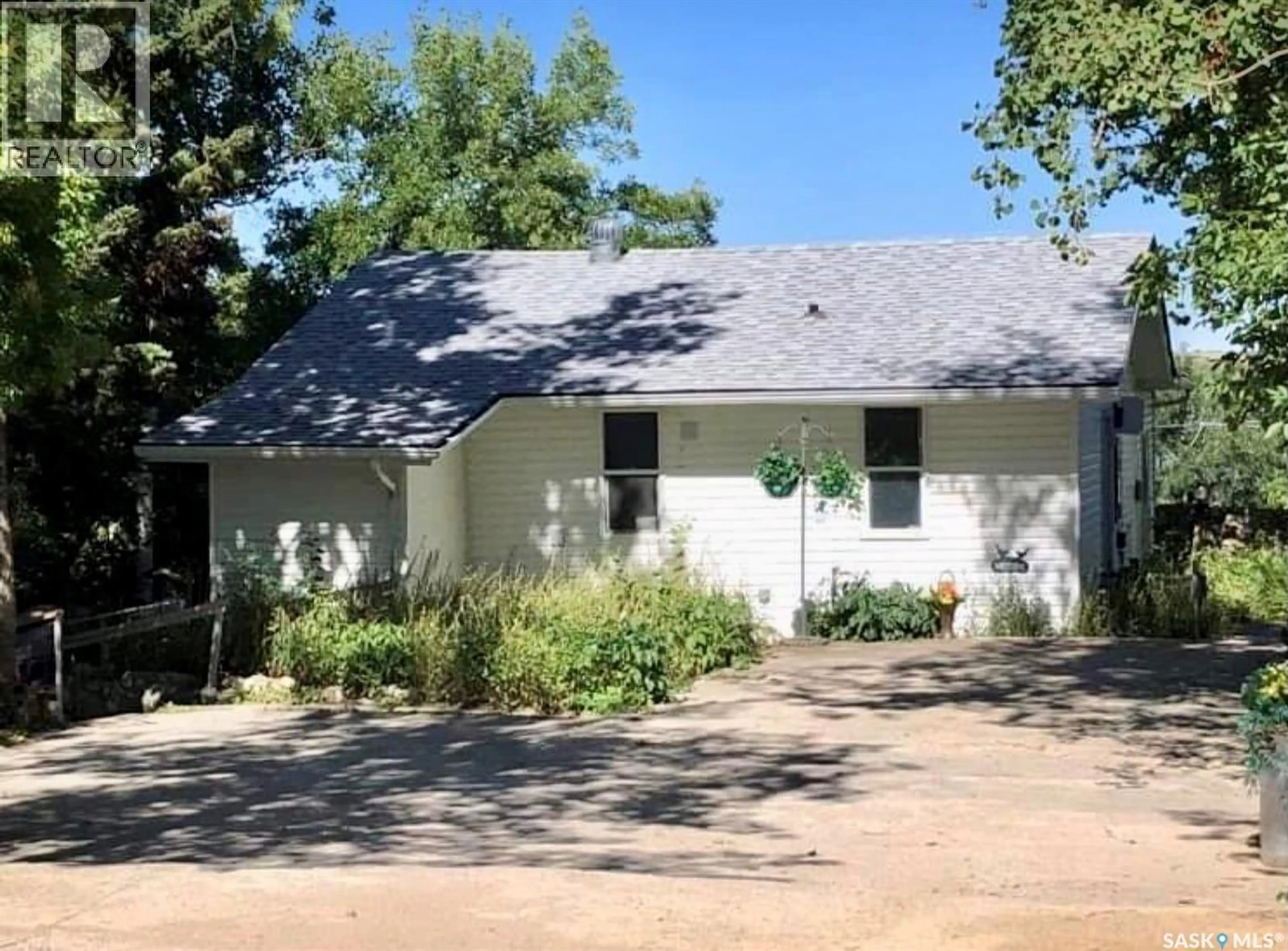 A pic from outside/outdoor area/front of a property/back of a property/a pic from drone, street for 104 BRIERE DRIVE, Regina Beach Saskatchewan S0G4C0