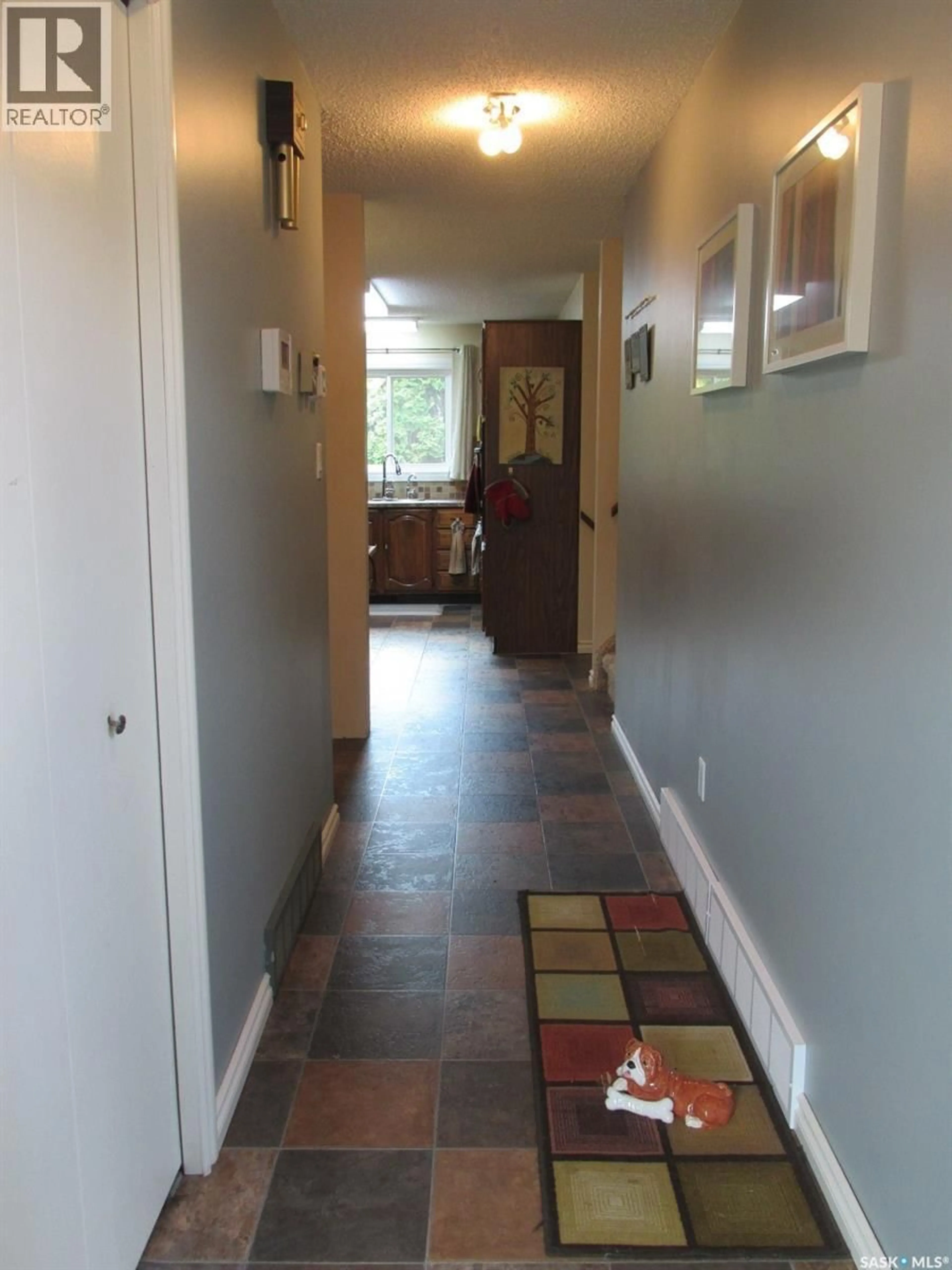 Indoor entryway for 904 CENTRE STREET, Nipawin Saskatchewan S0E1E0