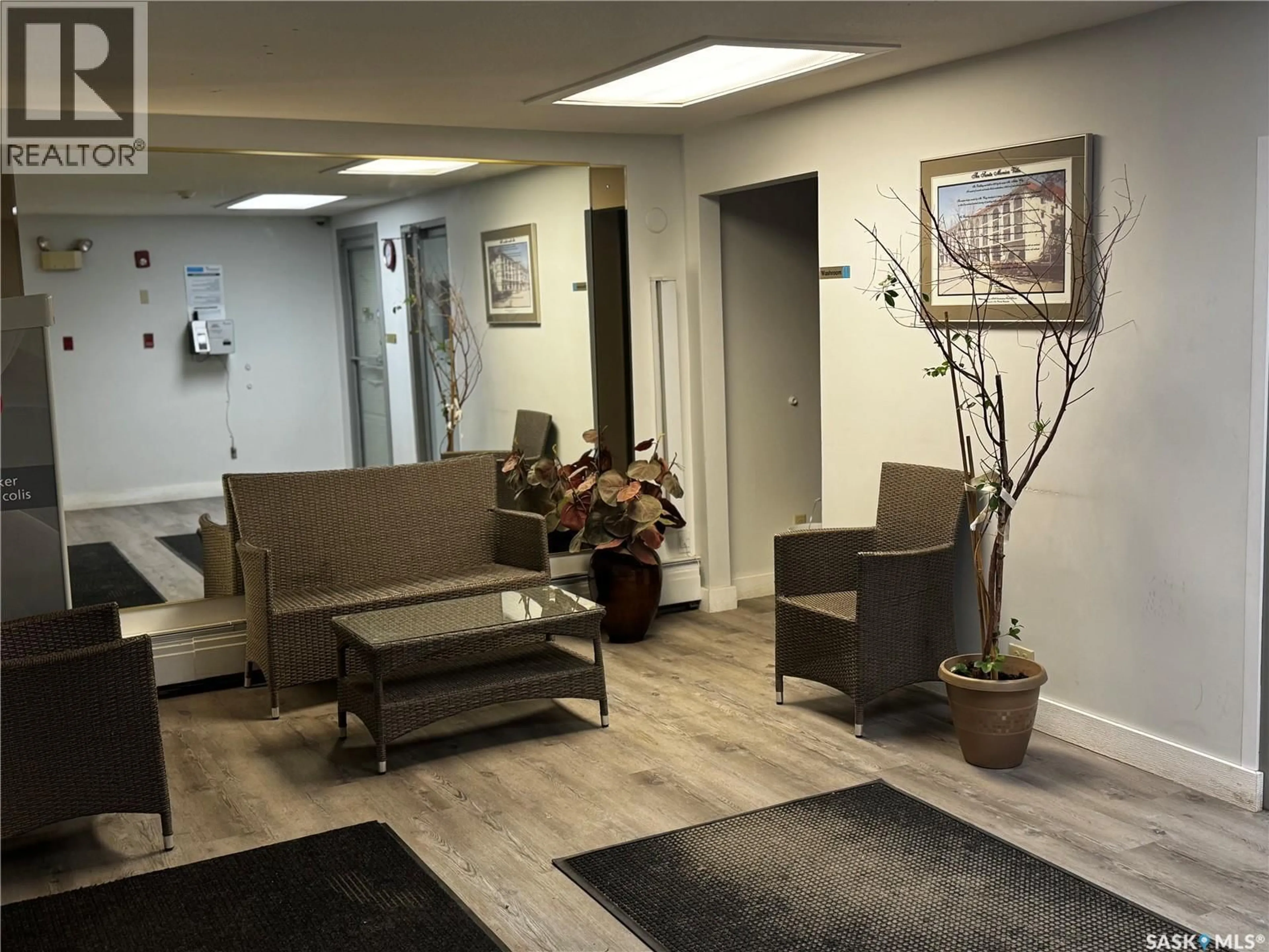 Lobby for 303 - 2125 OSLER STREET, Regina Saskatchewan S4P4G9