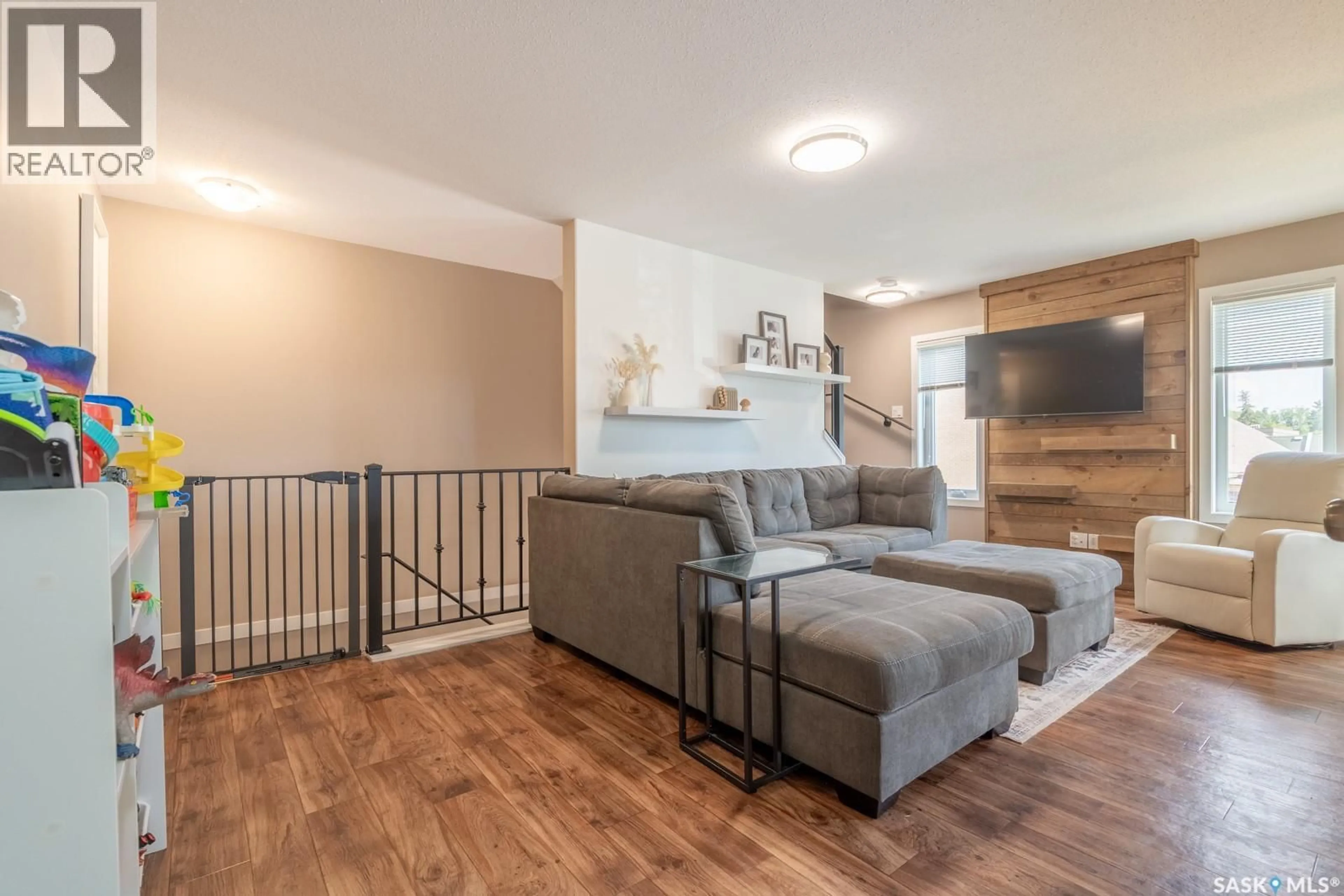 Living room with furniture, wood/laminate floor for 317 - 1225 EMPRESS STREET, Regina Saskatchewan S4T1G7