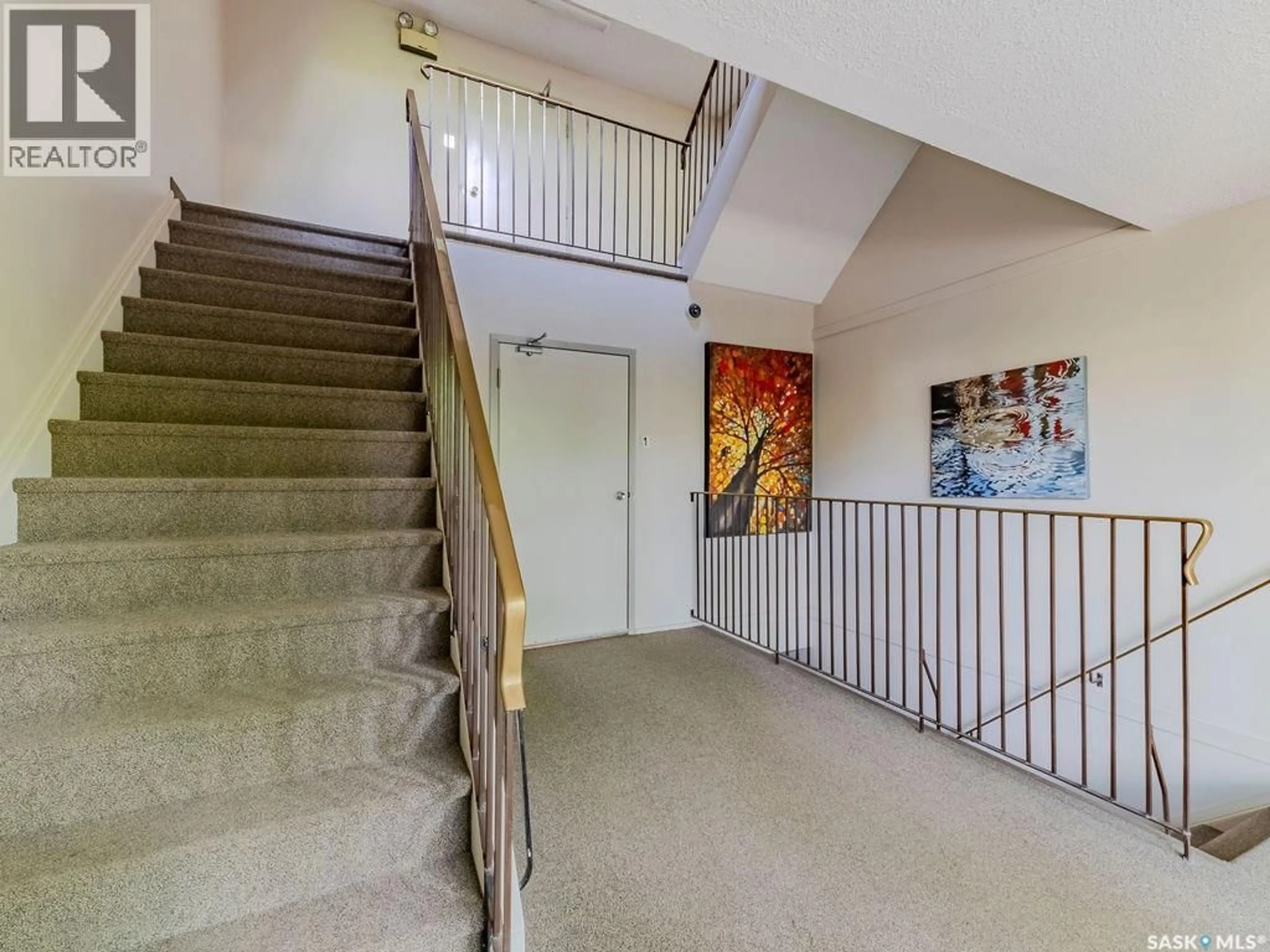 Indoor foyer for 304 - 1008 TEMPERANCE STREET, Saskatoon Saskatchewan S7N0N6