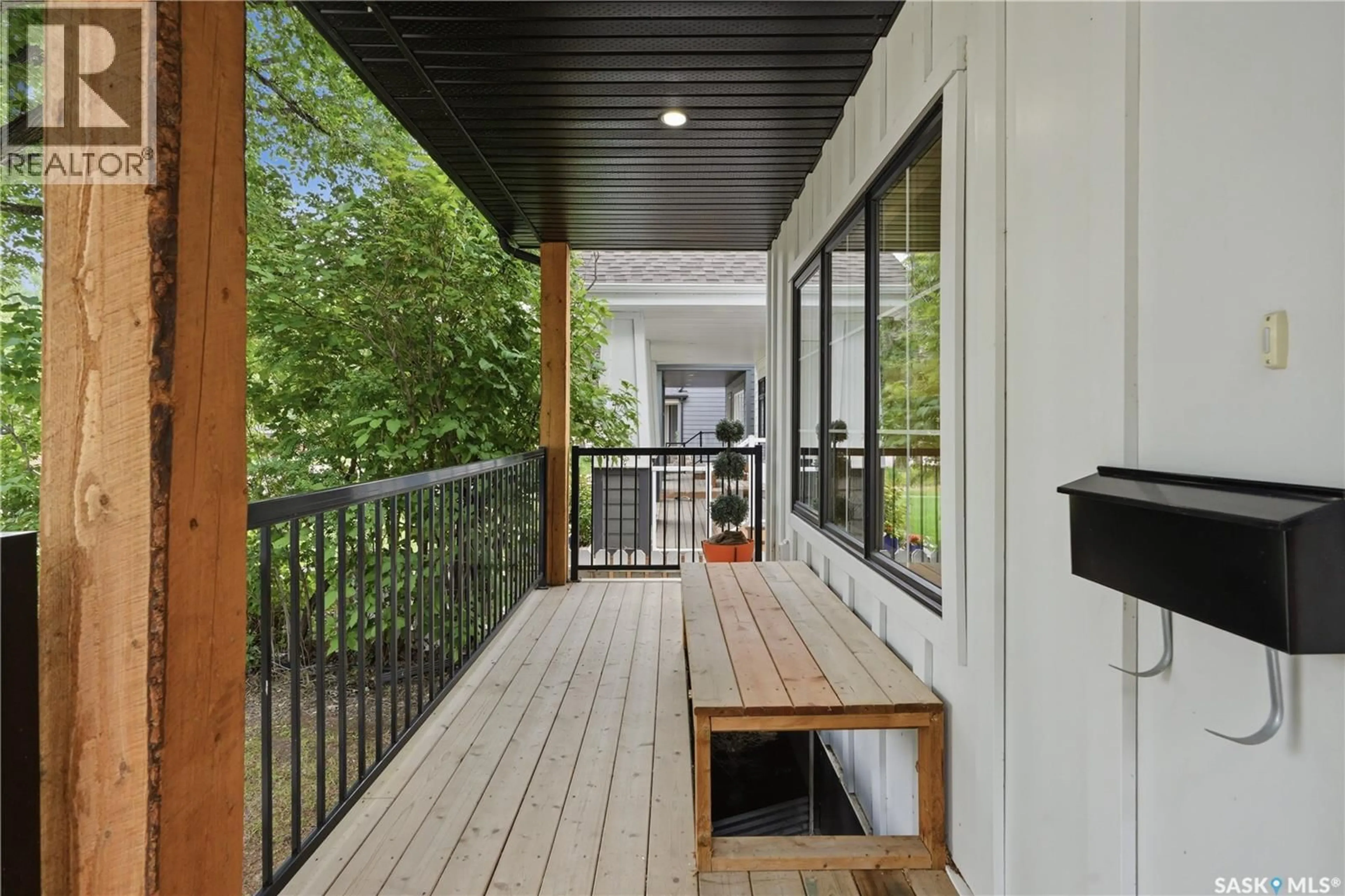 Patio, street for 825 OSBORNE STREET, Saskatoon Saskatchewan S7K0Y6