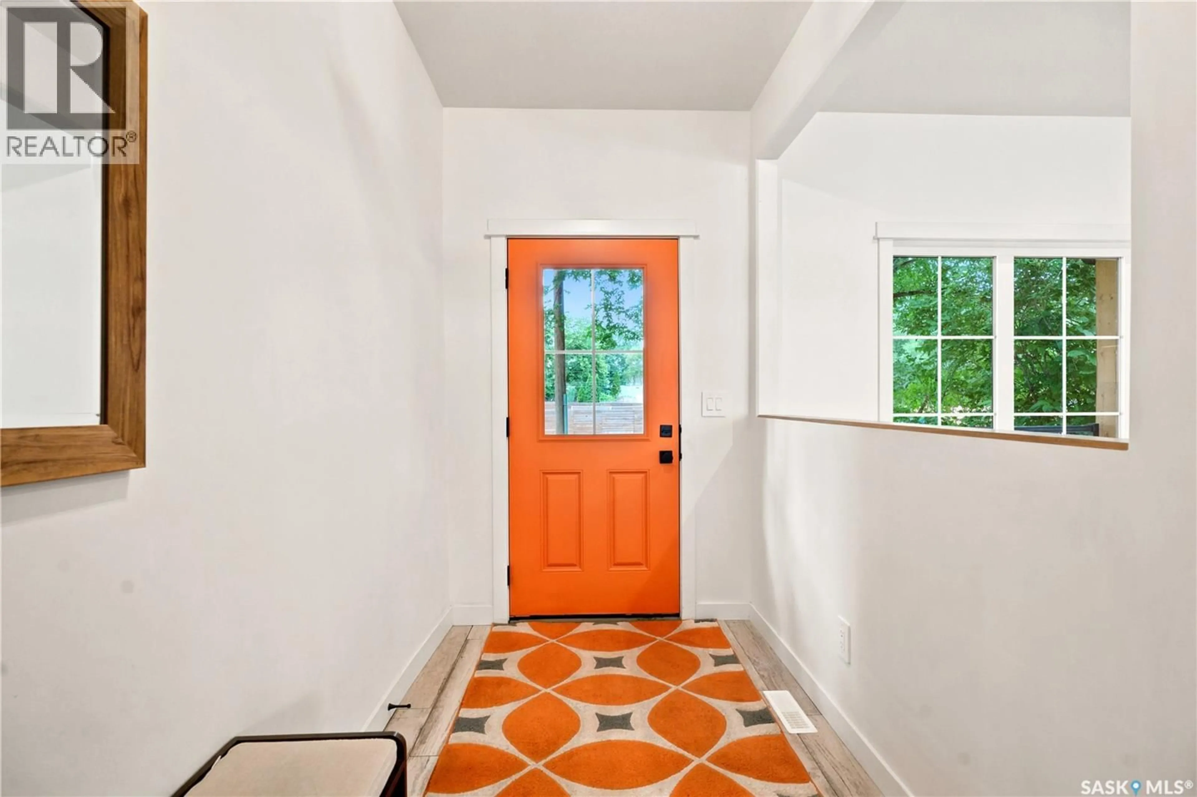 Indoor entryway for 825 OSBORNE STREET, Saskatoon Saskatchewan S7K0Y6