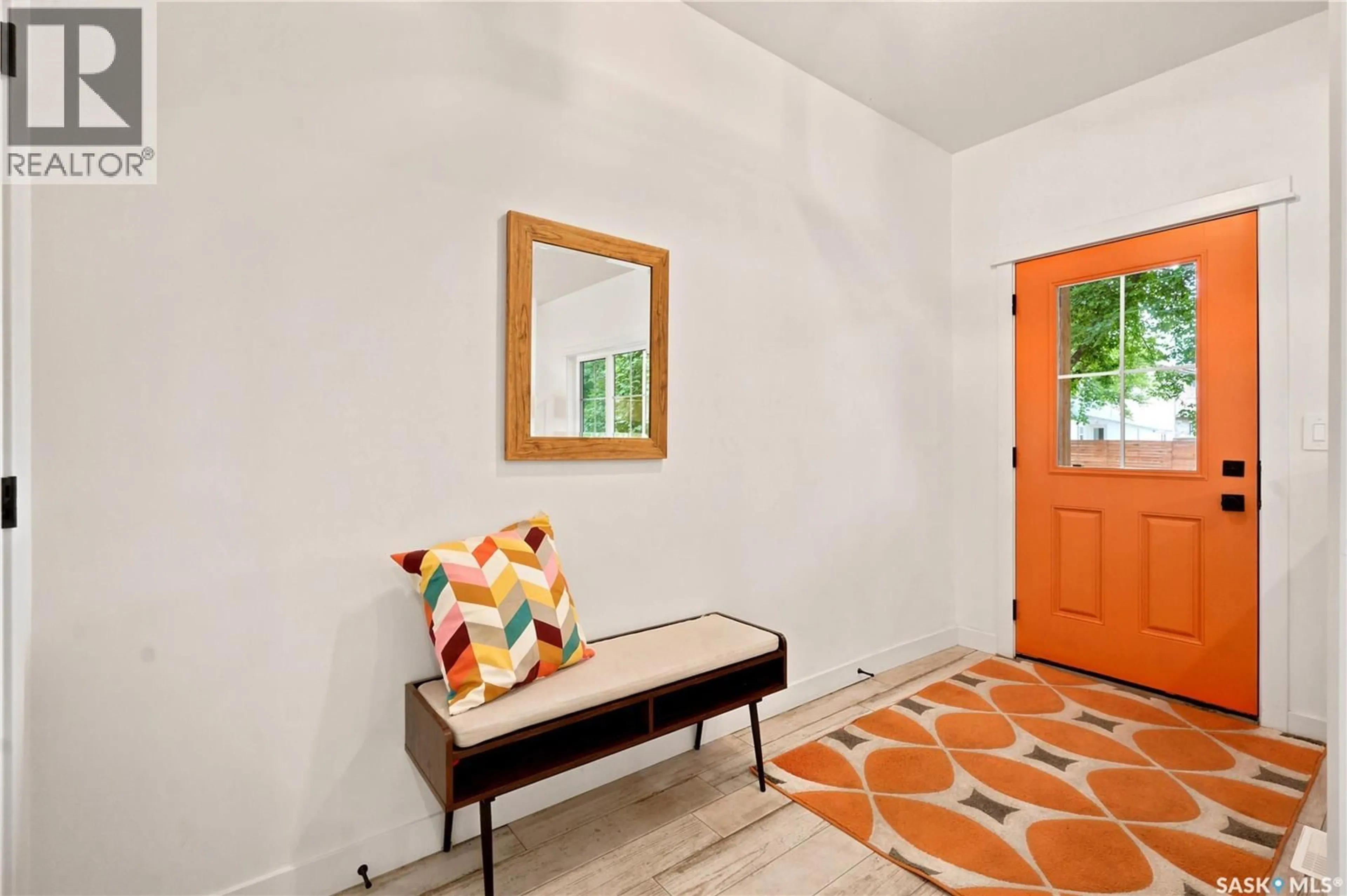 Indoor entryway for 825 OSBORNE STREET, Saskatoon Saskatchewan S7K0Y6