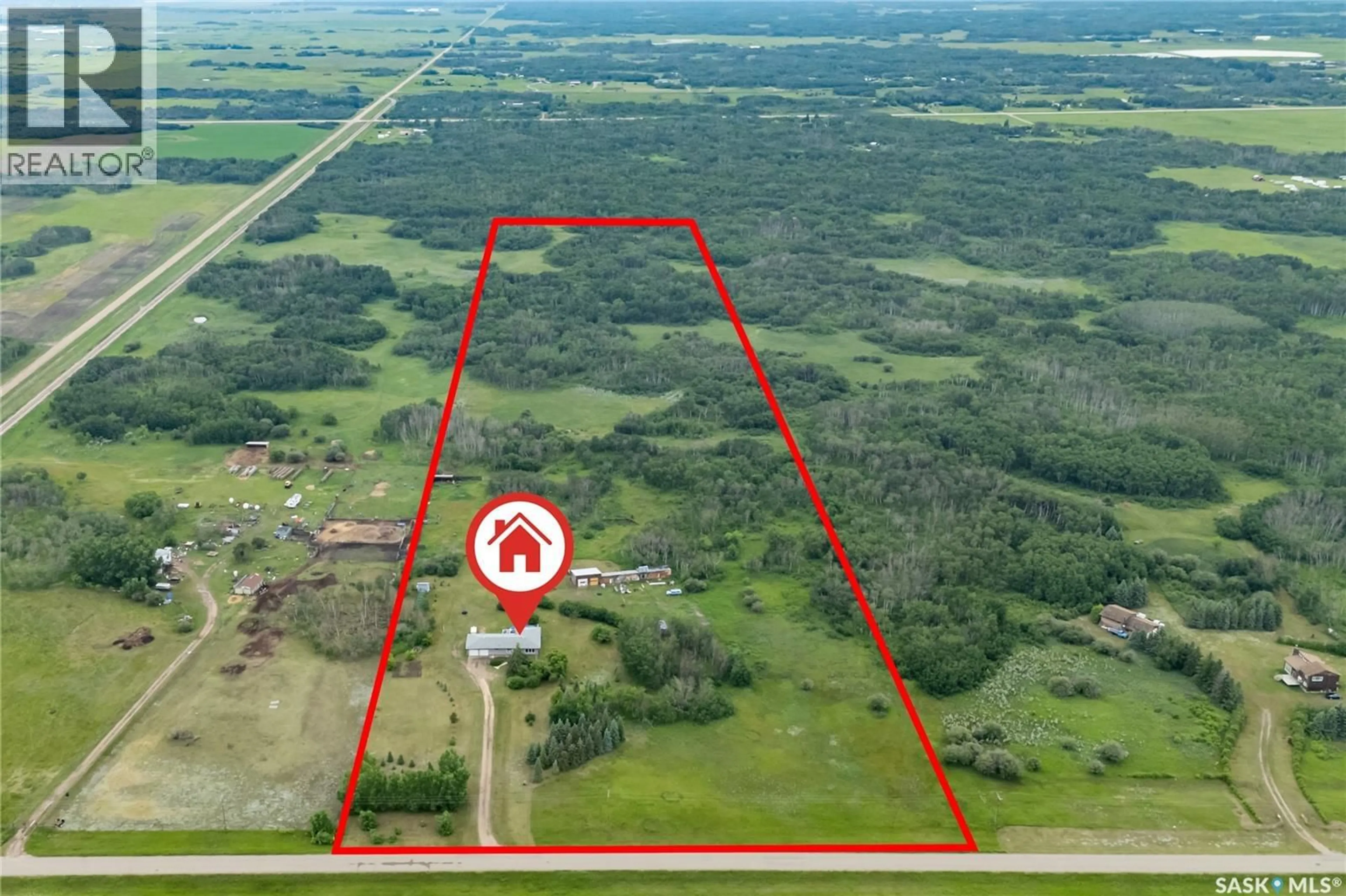 A pic from outside/outdoor area/front of a property/back of a property/a pic from drone, building for DAVIS ACREAGE, Vanscoy Rm No. 345 Saskatchewan S0K1V0