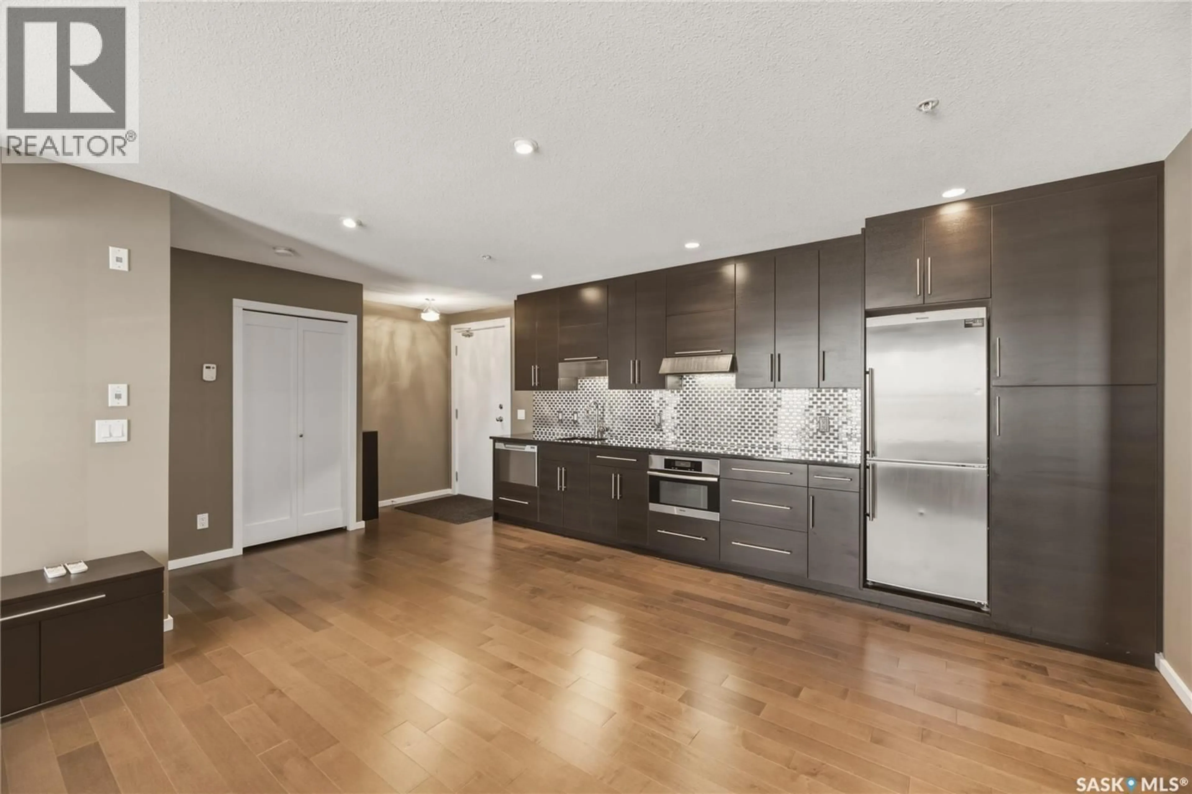 Open concept kitchen, wood/laminate floor for 204 - 230 SLIMMON ROAD, Saskatoon Saskatchewan S7V0B3