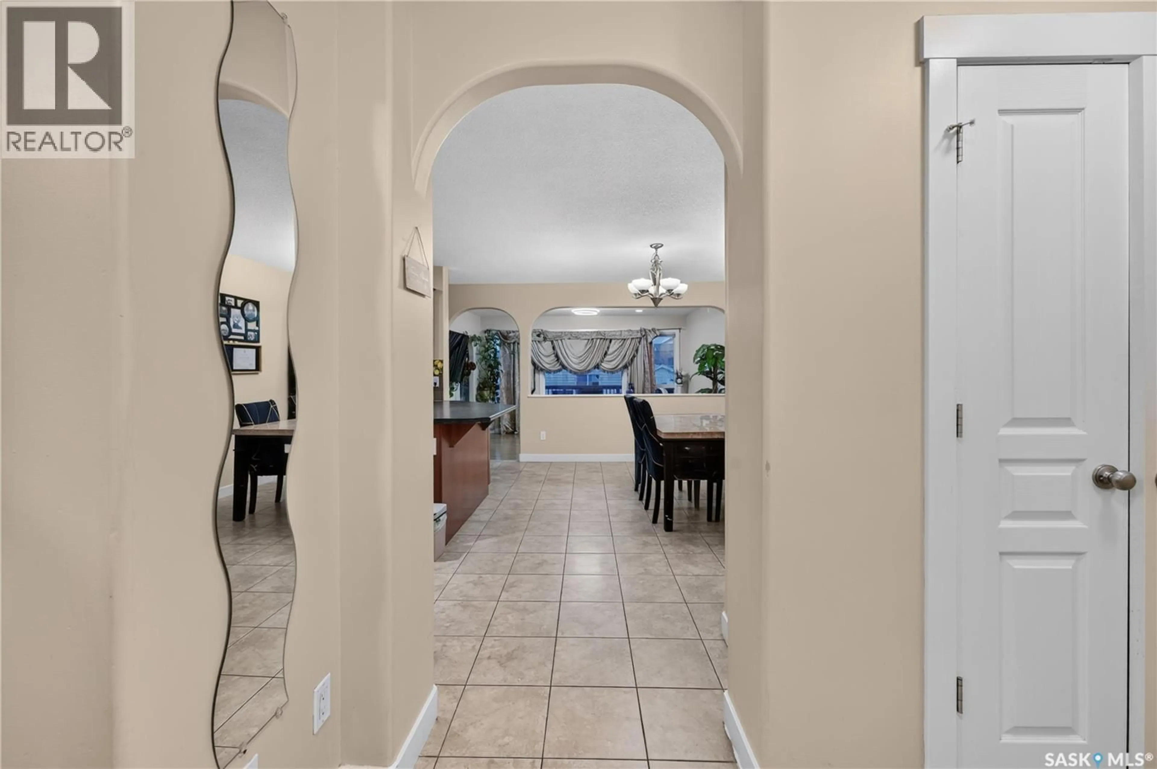Indoor foyer for 3318 GREEN MOSS LANE, Regina Saskatchewan S4V1P2