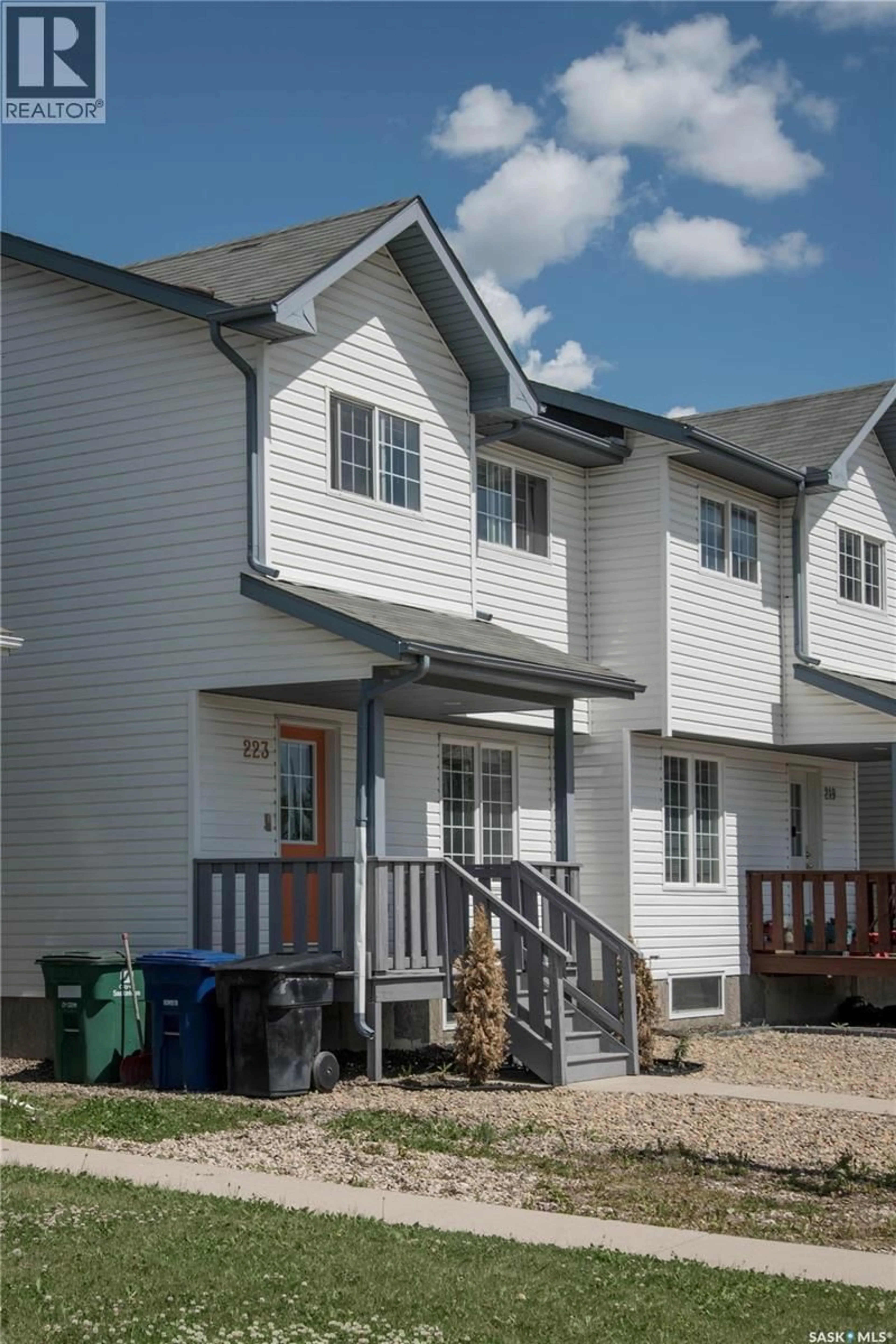 Home with vinyl exterior material, street for 223 RUTHERFORD CRESCENT, Saskatoon Saskatchewan S7N4X5