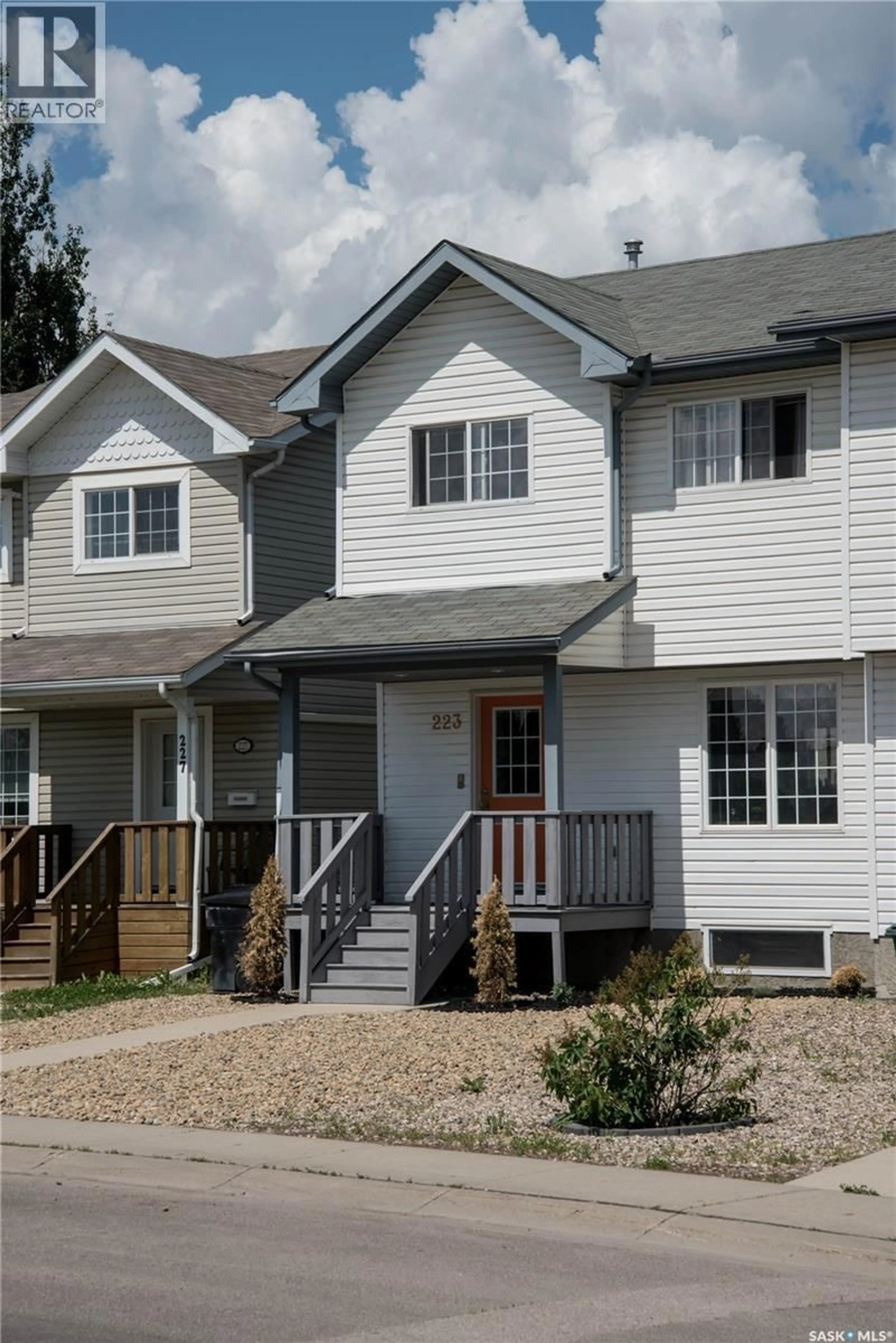 Home with vinyl exterior material, street for 223 RUTHERFORD CRESCENT, Saskatoon Saskatchewan S7N4X5