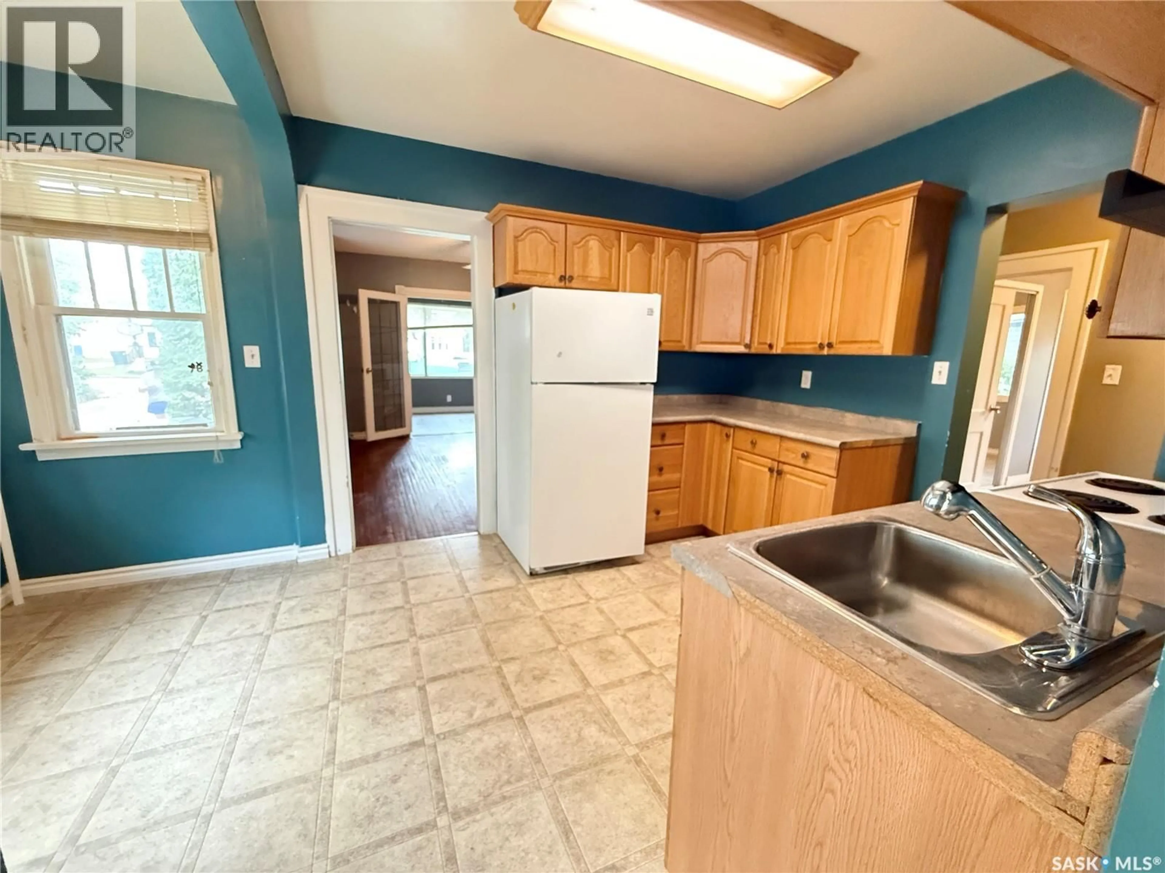 Standard kitchen, unknown for 431 QU'APPELLE STREET, Weyburn Saskatchewan S4H0R3
