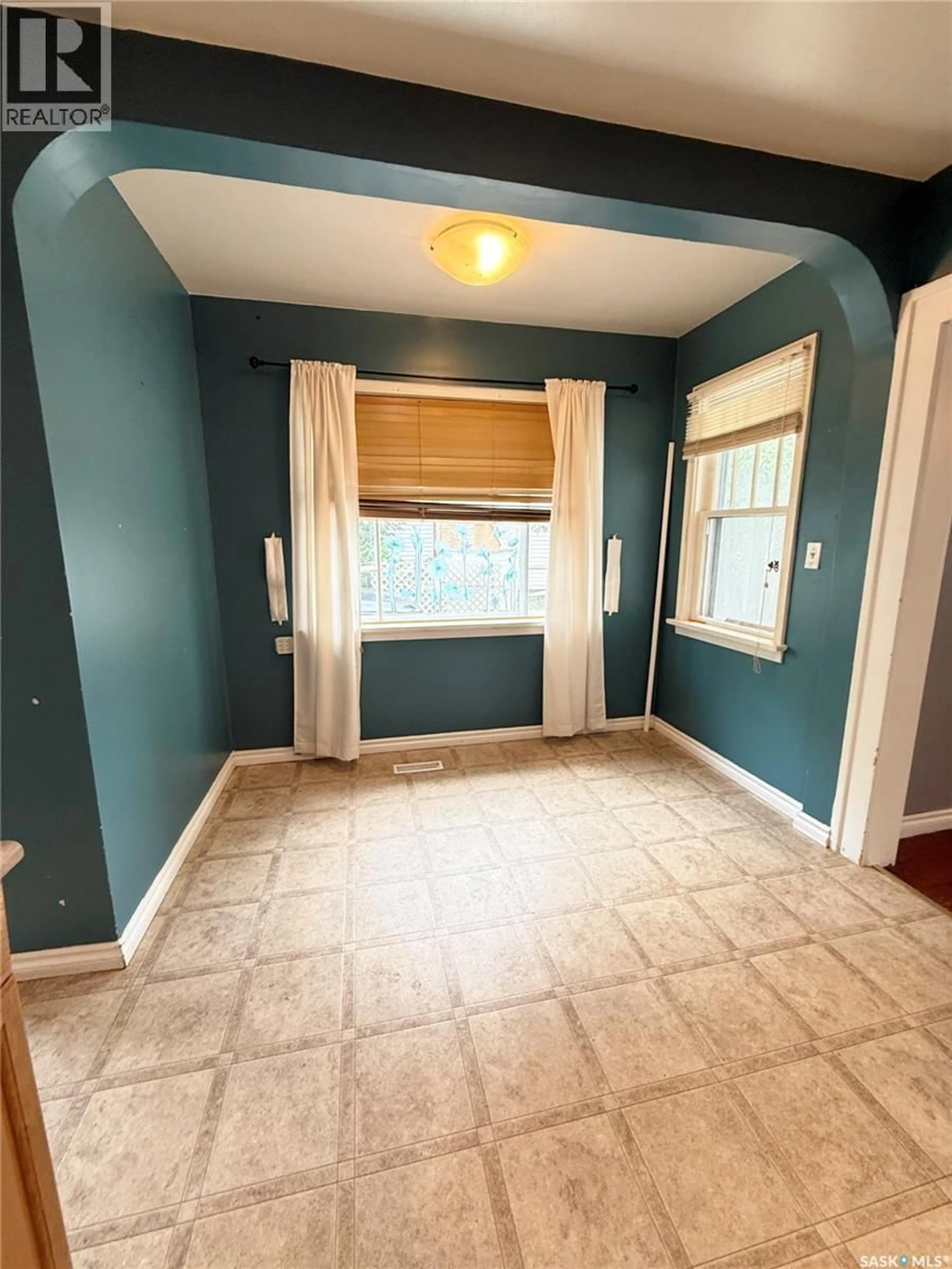 Indoor entryway for 431 QU'APPELLE STREET, Weyburn Saskatchewan S4H0R3