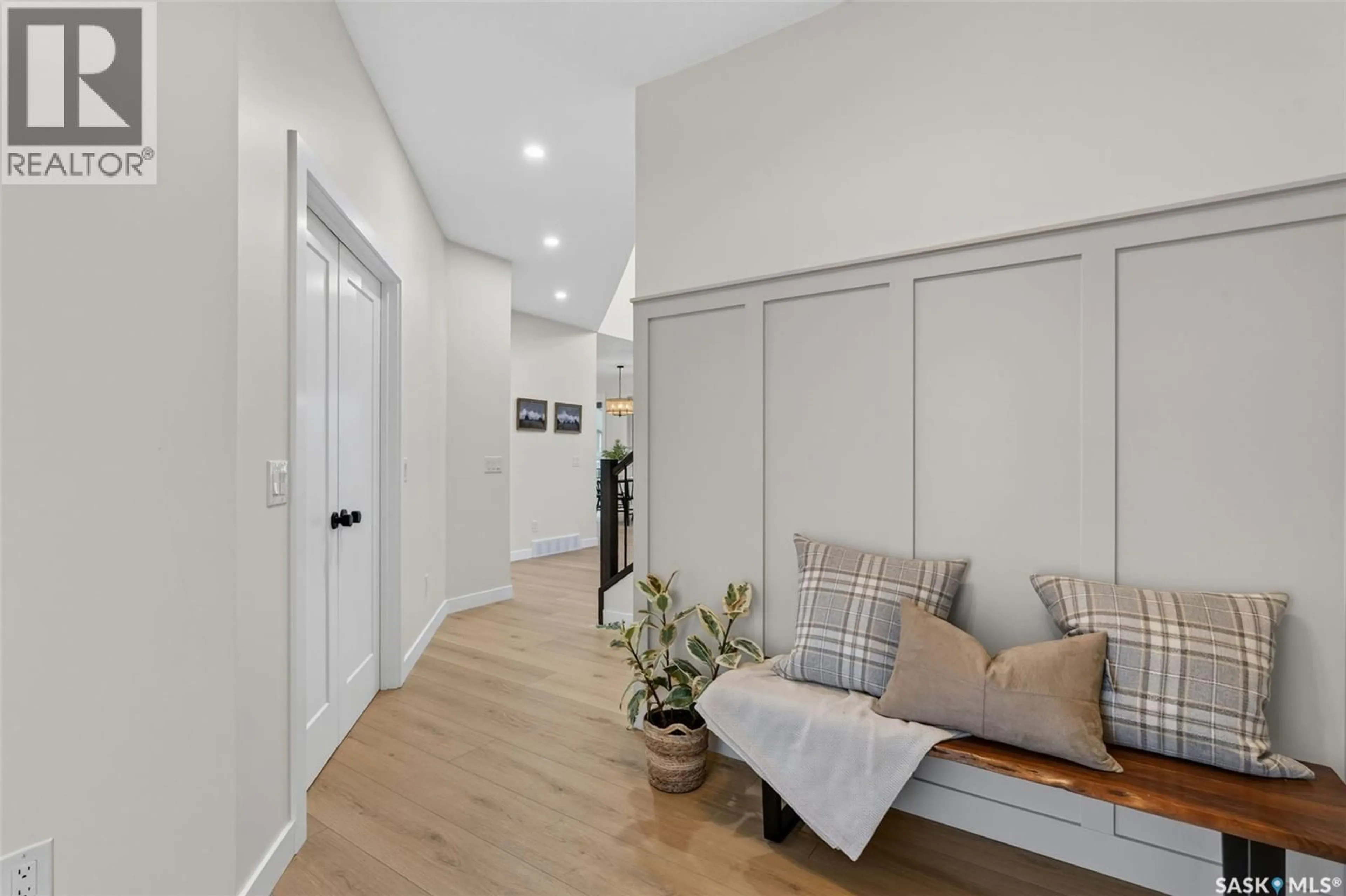 Indoor entryway for 104 LAKEWOOD DRIVE, Humboldt Saskatchewan S0K2A0