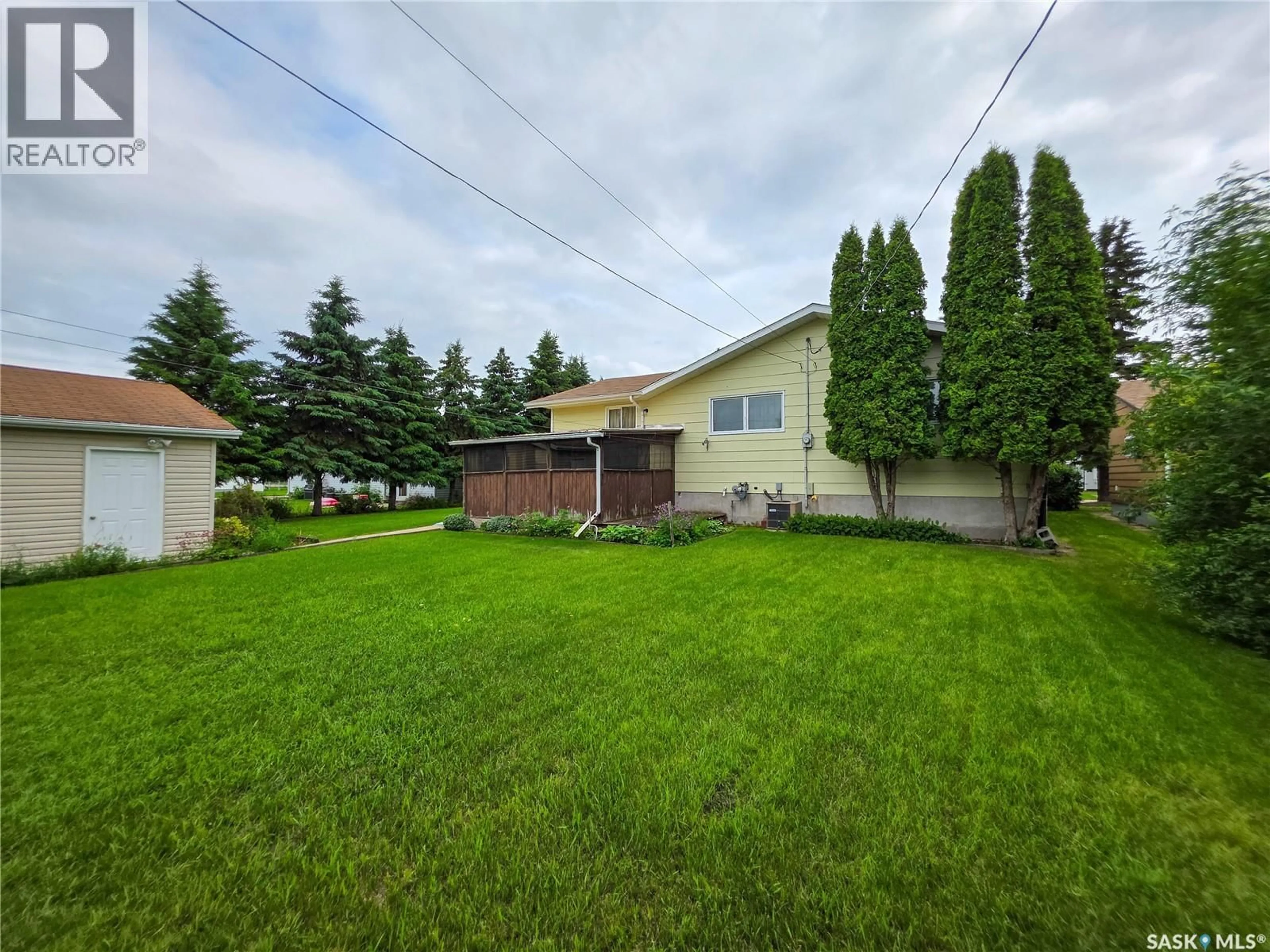 A pic from outside/outdoor area/front of a property/back of a property/a pic from drone, street for 618 4TH AVENUE, Melville Saskatchewan S0A2P0