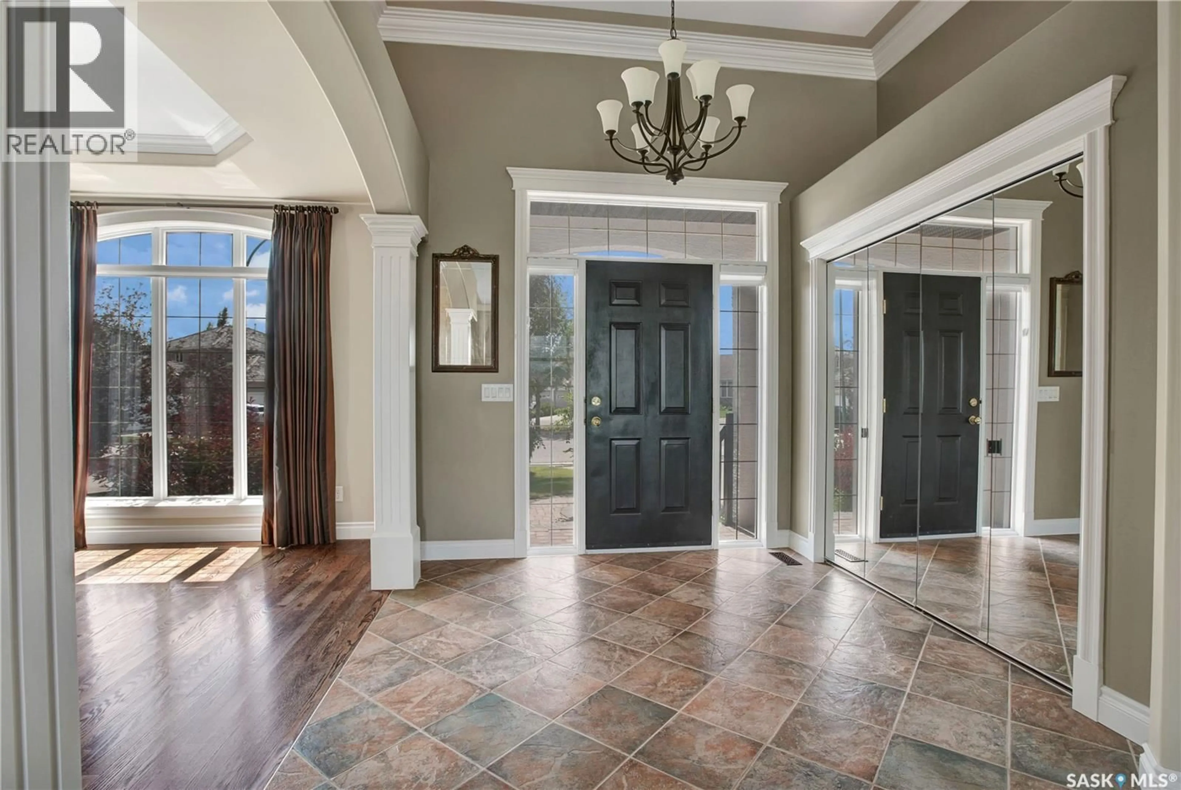 Indoor entryway for 218 HORLICK CRESCENT, Saskatoon Saskatchewan S7N4R5