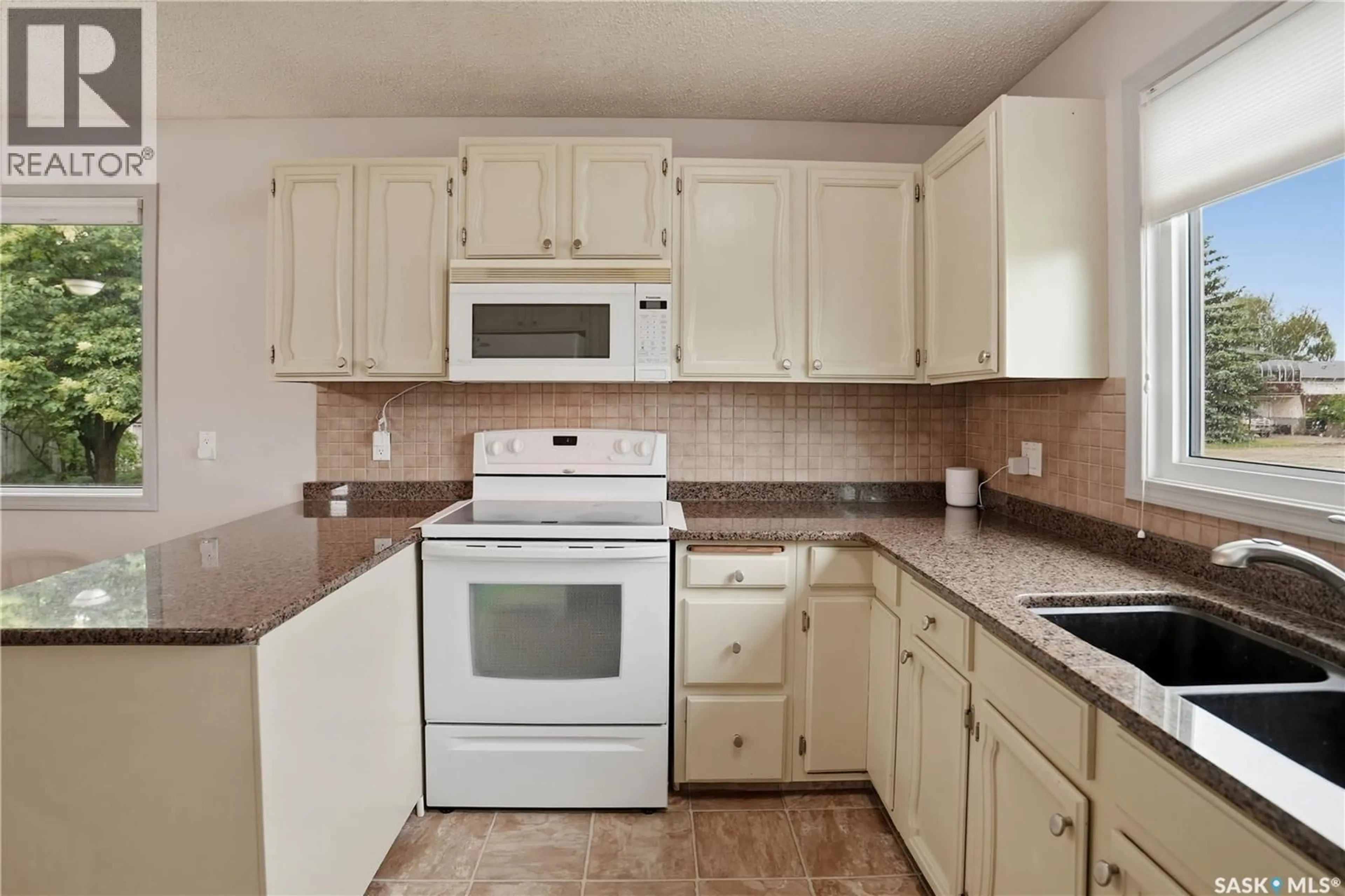 Standard kitchen, unknown for 1811 BOWERS DRIVE, North Battleford Saskatchewan S9A3A3