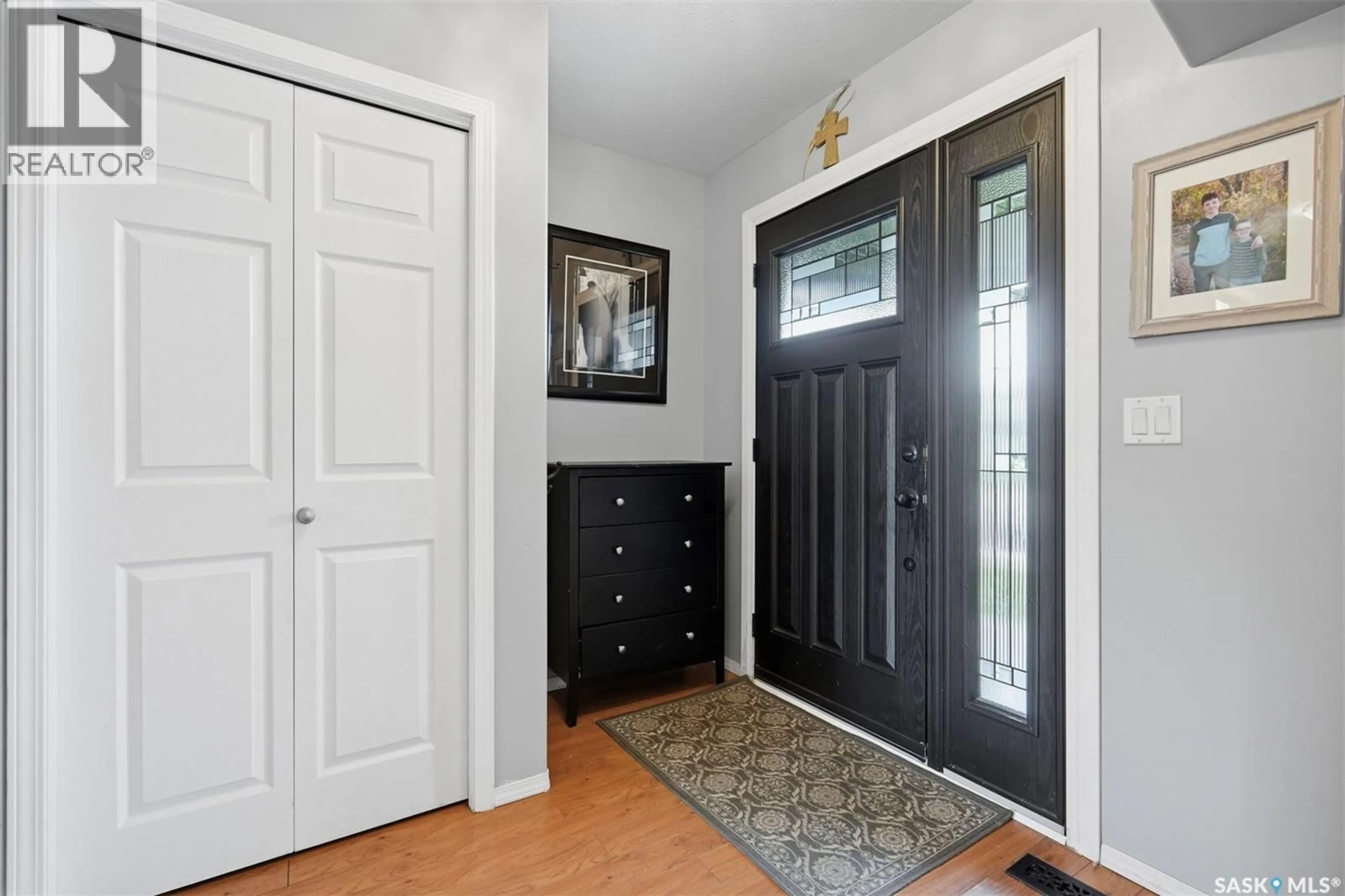 Indoor entryway for 306 DENHAM COURT, Saskatoon Saskatchewan S7K1E5