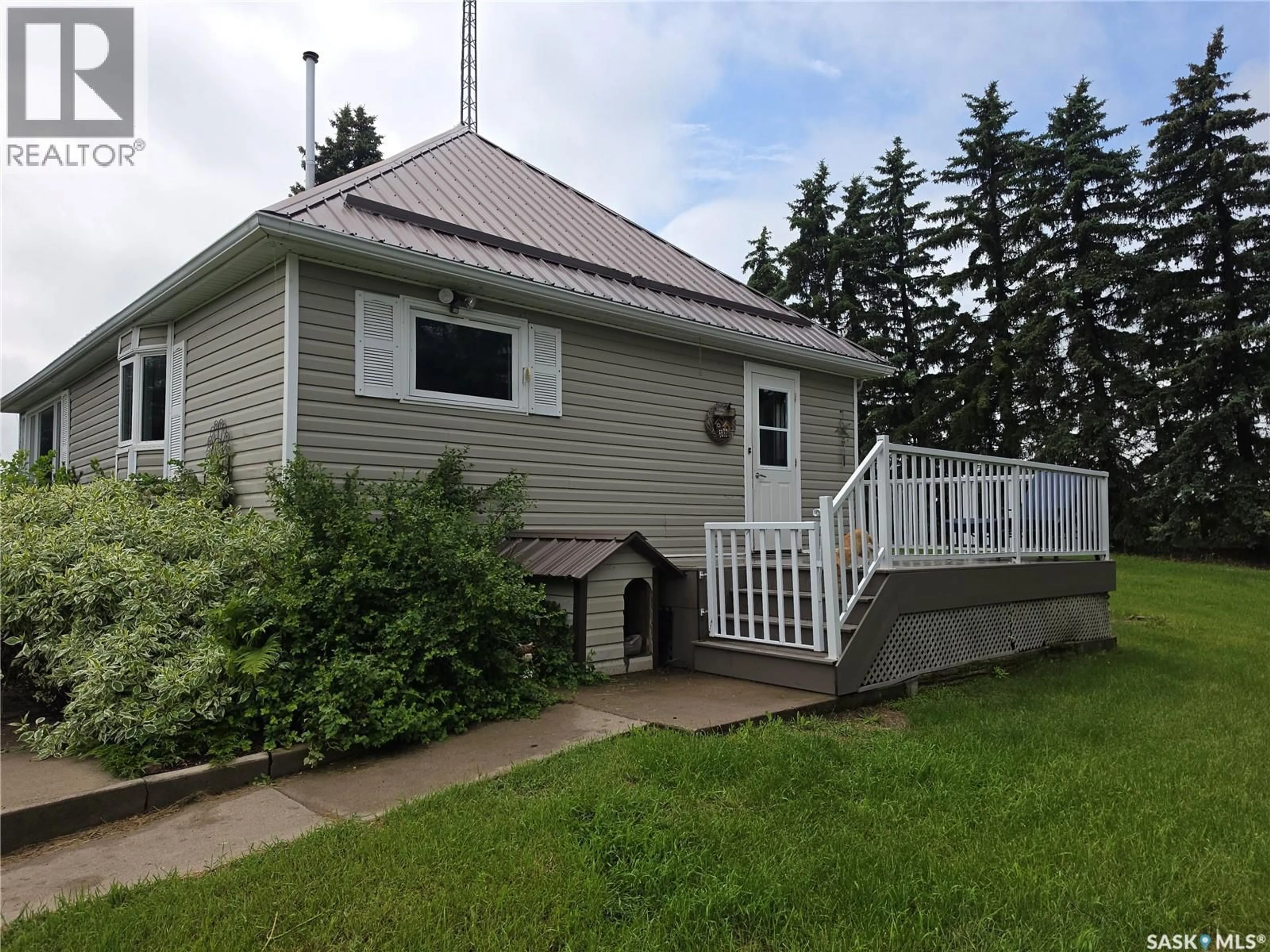 Home with vinyl exterior material, unknown for PEIFFER ACREAGE, Hillsdale Rm No. 440 Saskatchewan S0M1M0