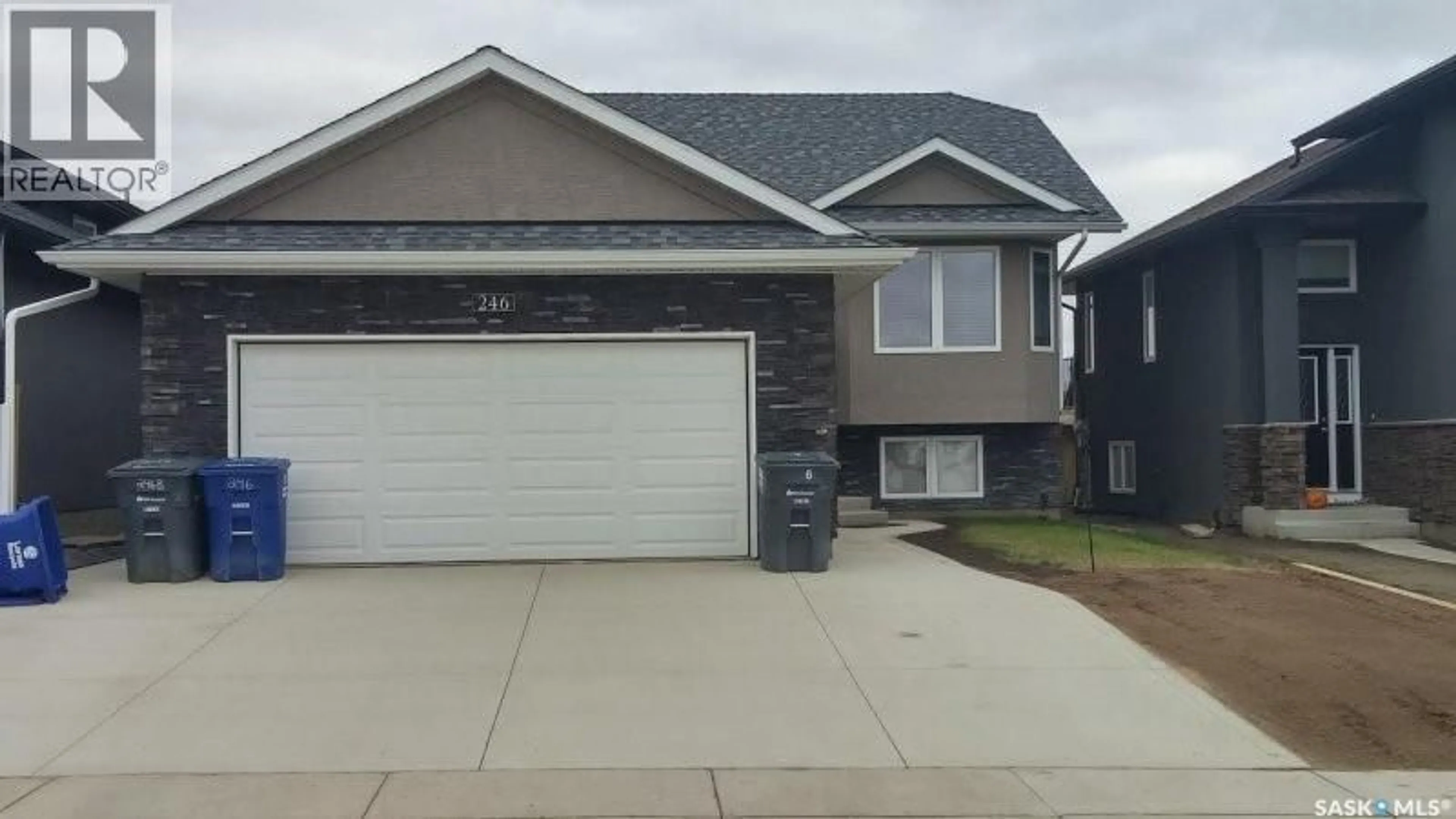 Home with vinyl exterior material, street for 246 SUTTER PLACE, Saskatoon Saskatchewan S7T0R3