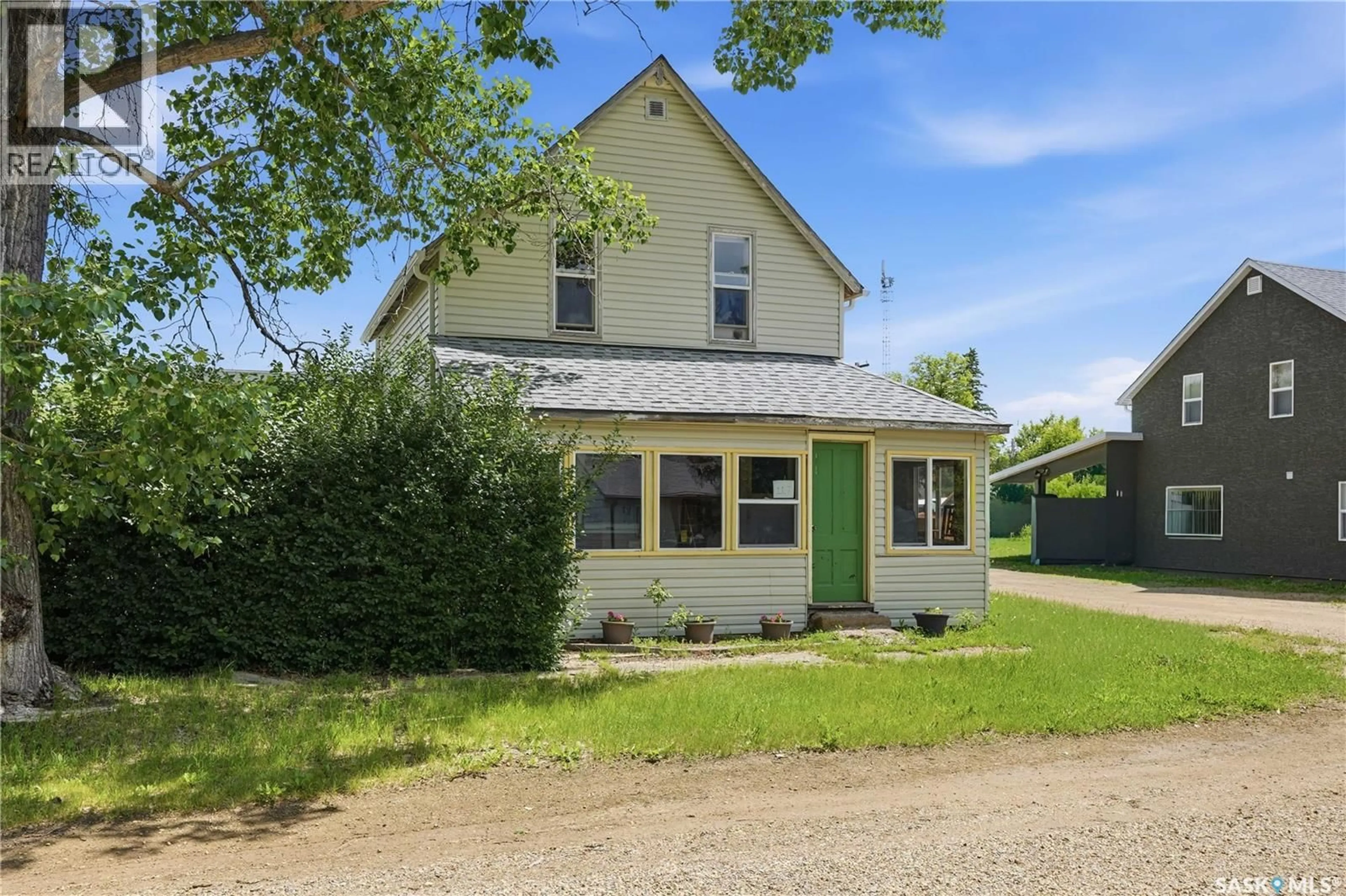 Home with vinyl exterior material, street for 117 DEAN STREET, Mortlach Saskatchewan S0H3E0