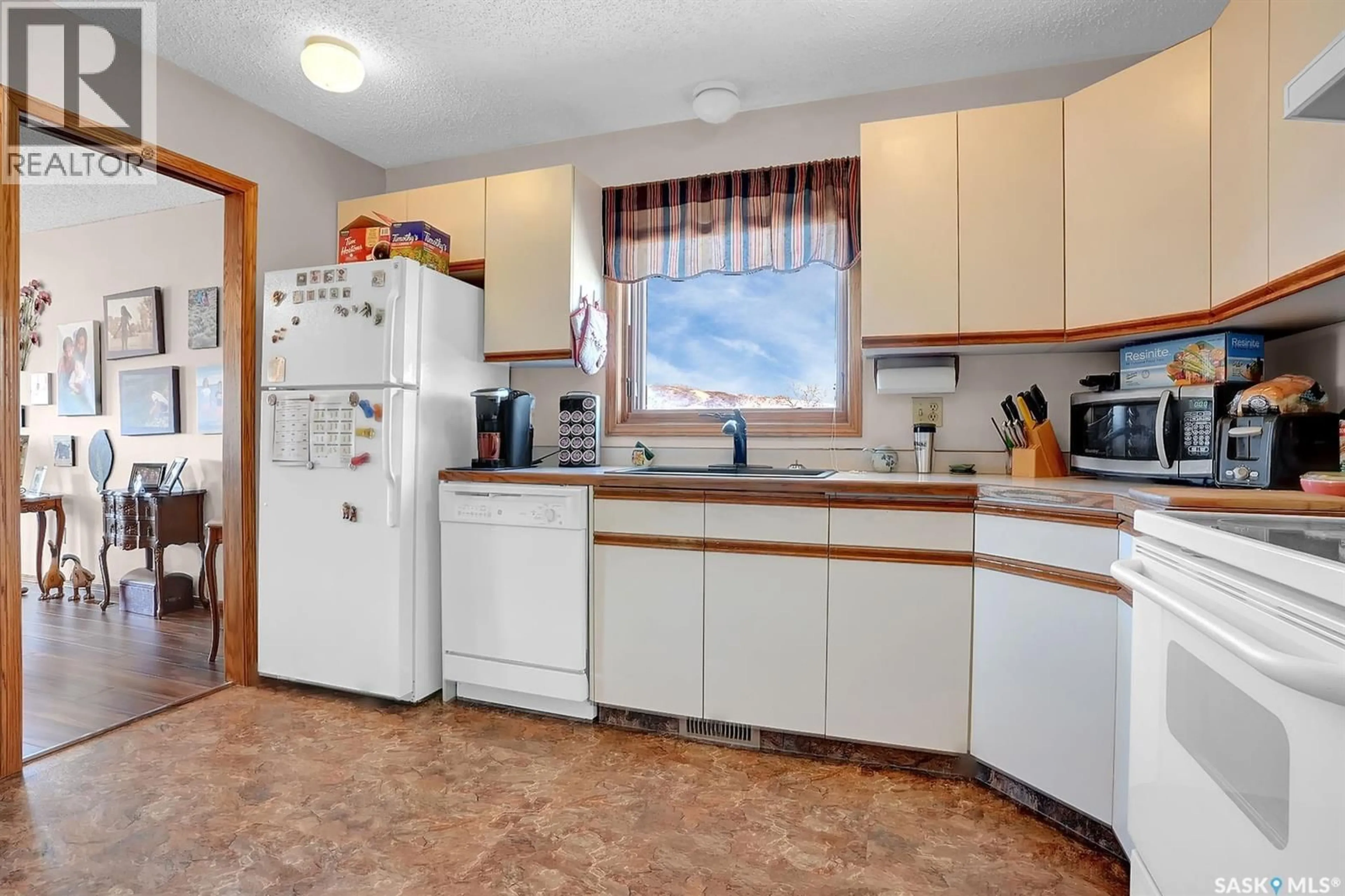 Standard kitchen, ceramic/tile floor for 311 561 BROADWAY STREET W, Fort Qu'Appelle Saskatchewan S0G1S0
