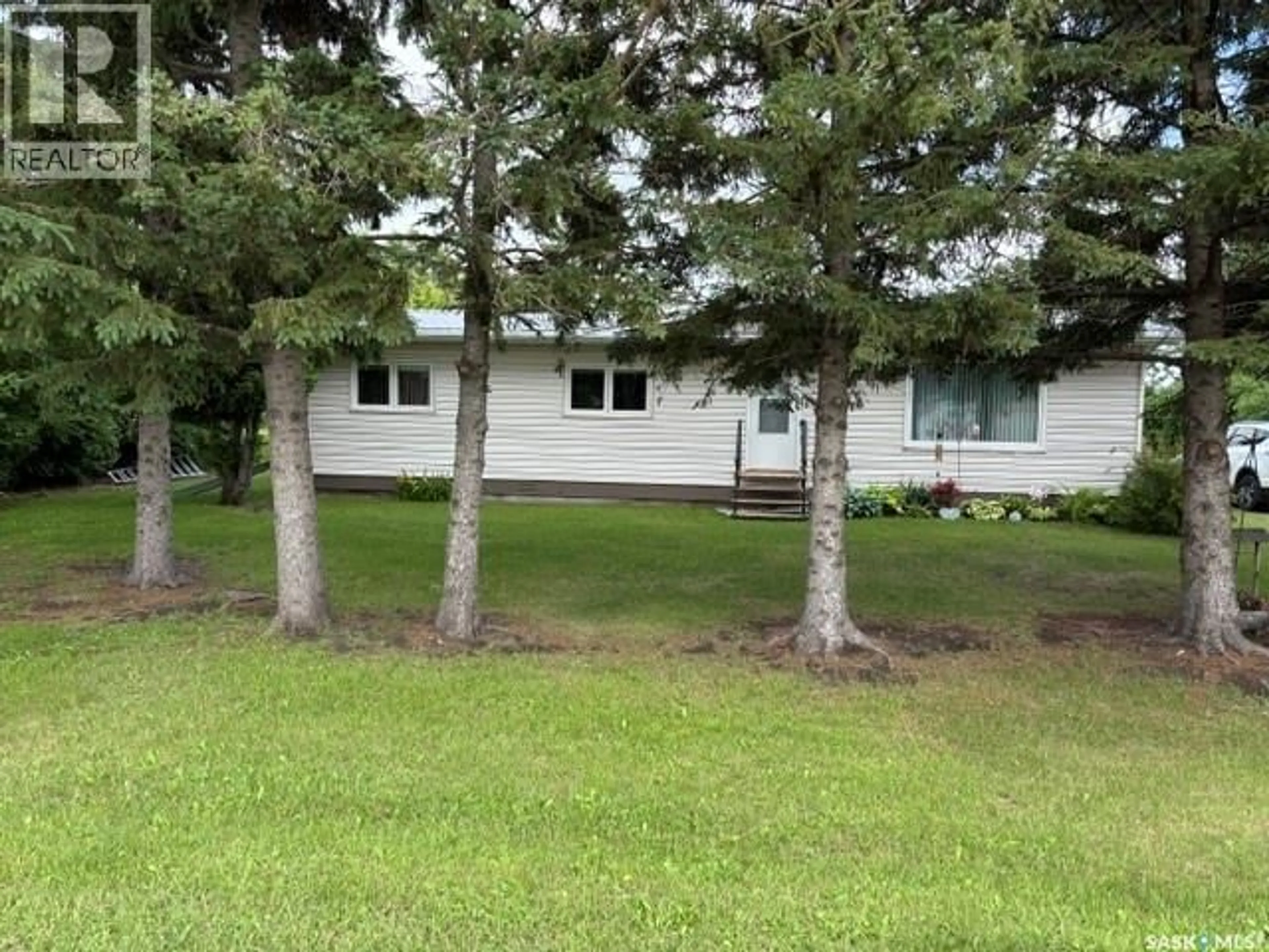 A pic from outside/outdoor area/front of a property/back of a property/a pic from drone, unknown for 17 LUMSDEN STREET, Manor Saskatchewan S0C1R0