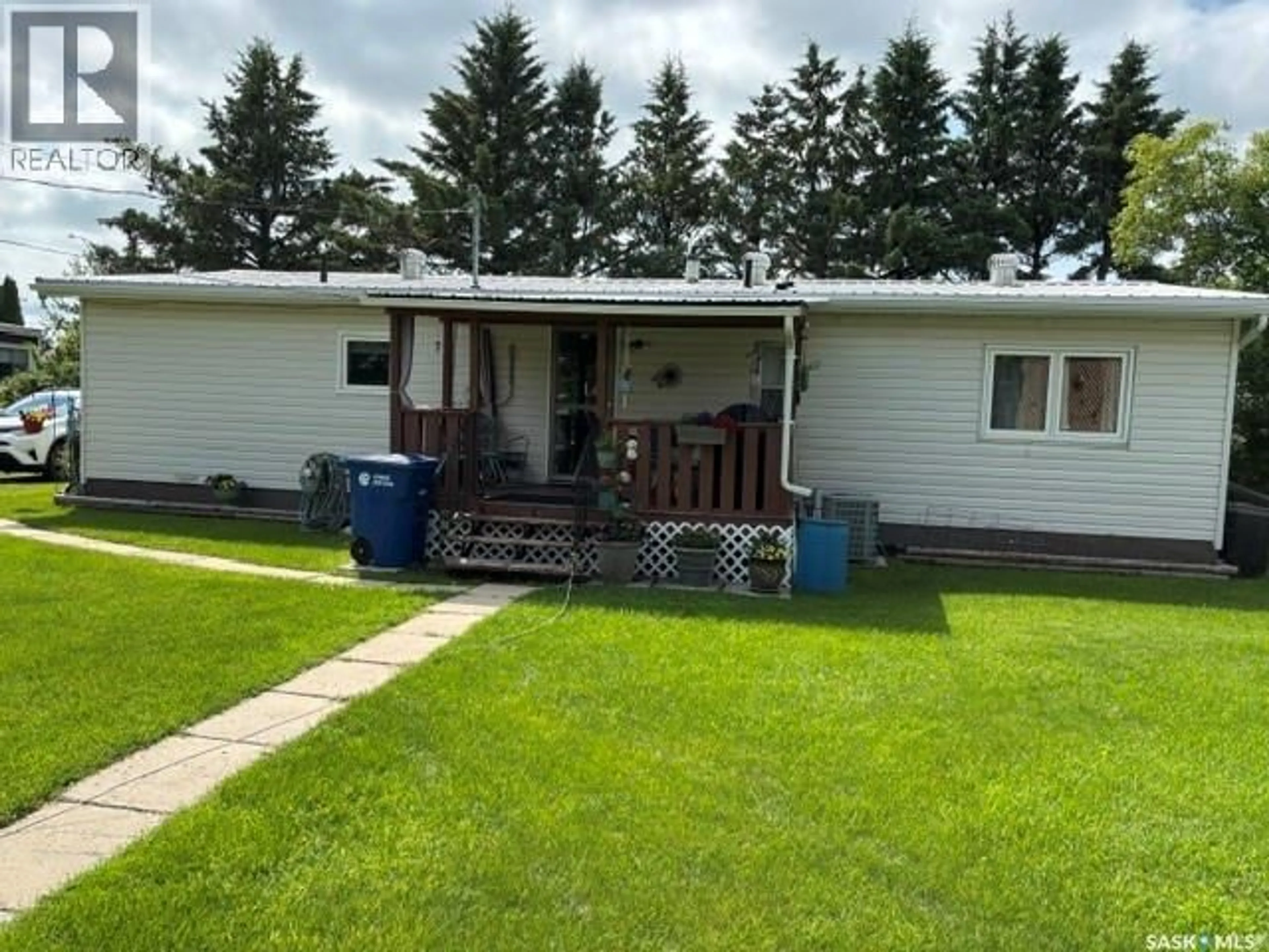 Unknown for 17 LUMSDEN STREET, Manor Saskatchewan S0C1R0