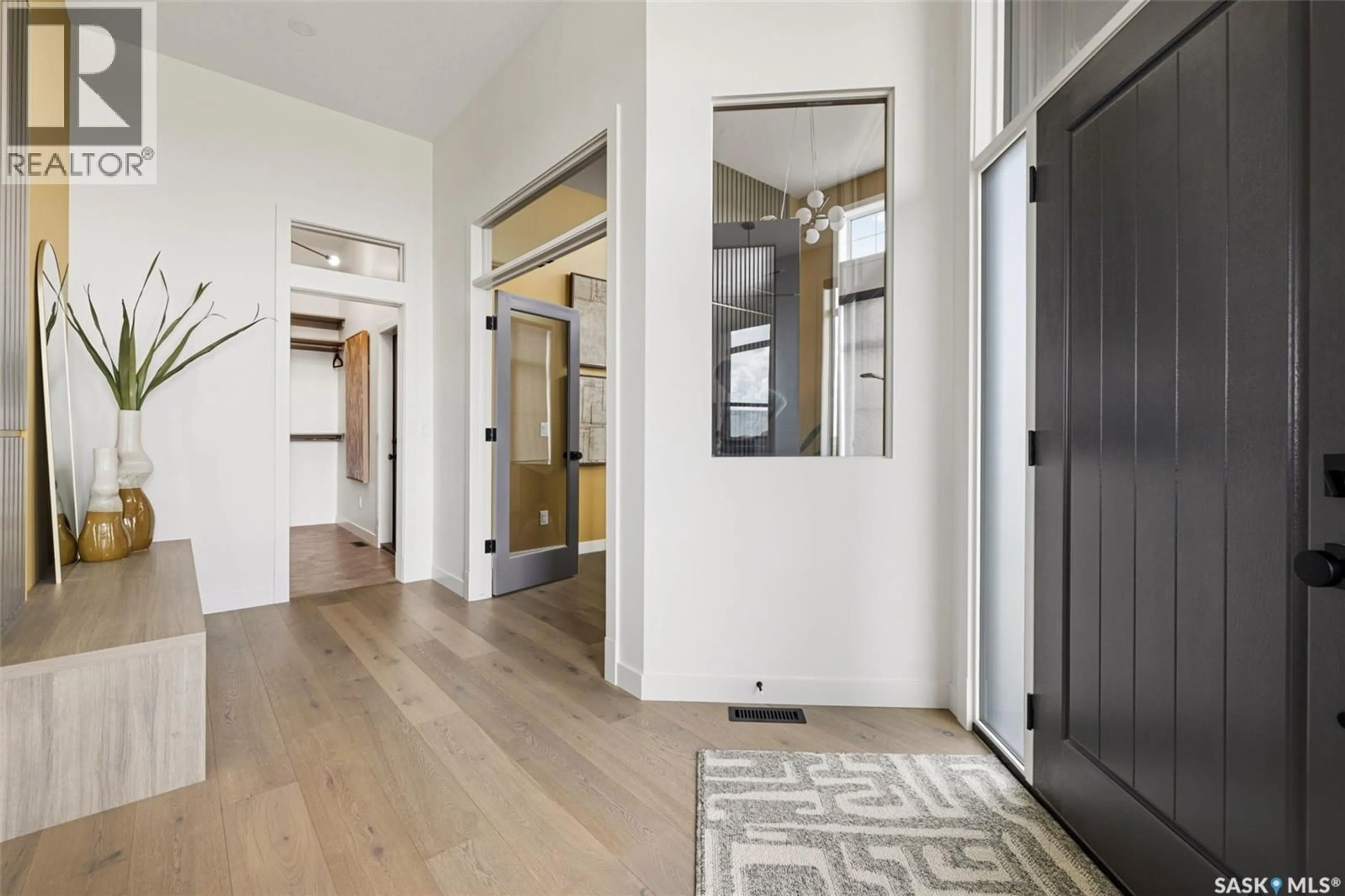Indoor entryway for 1 HUBER BAY, Edenwold Rm No.158 Saskatchewan S4L0E7