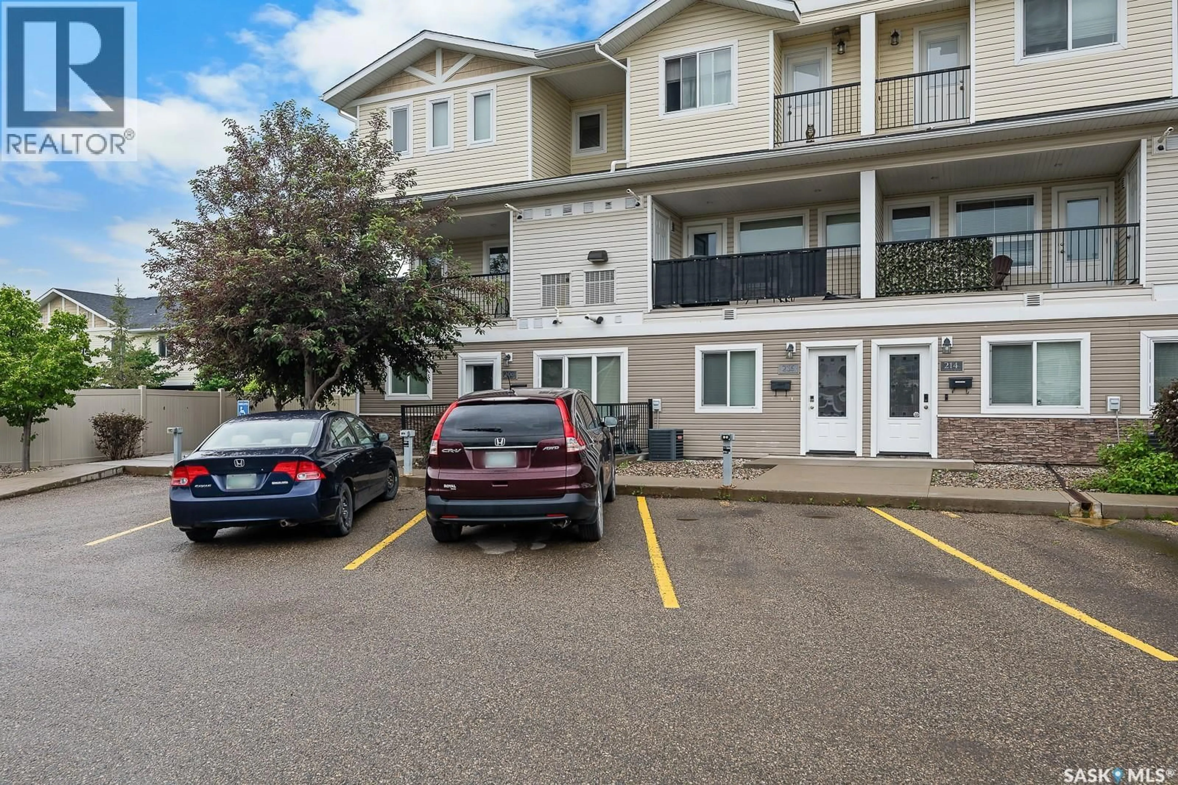 A pic from outside/outdoor area/front of a property/back of a property/a pic from drone, street for 206 - 1220 EMPRESS STREET, Regina Saskatchewan S4T1G7