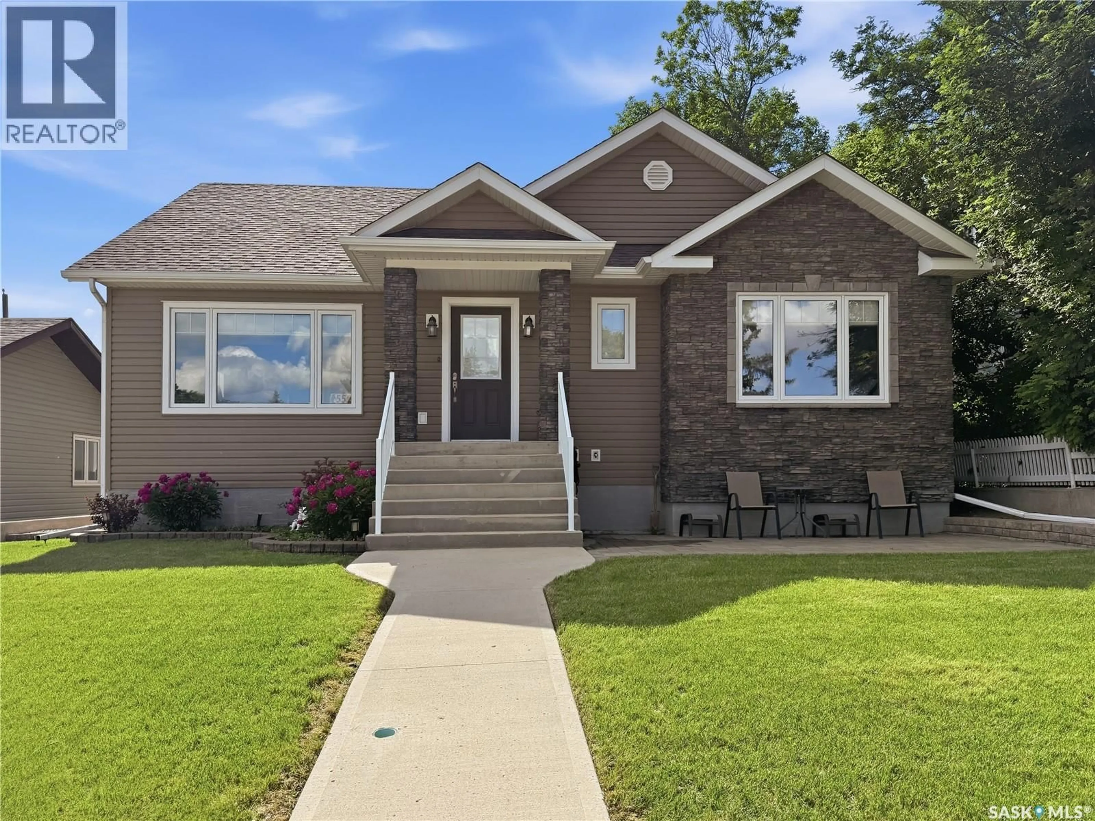 Home with brick exterior material, street for 552 1ST AVENUE, Swift Current Saskatchewan S9H2B7
