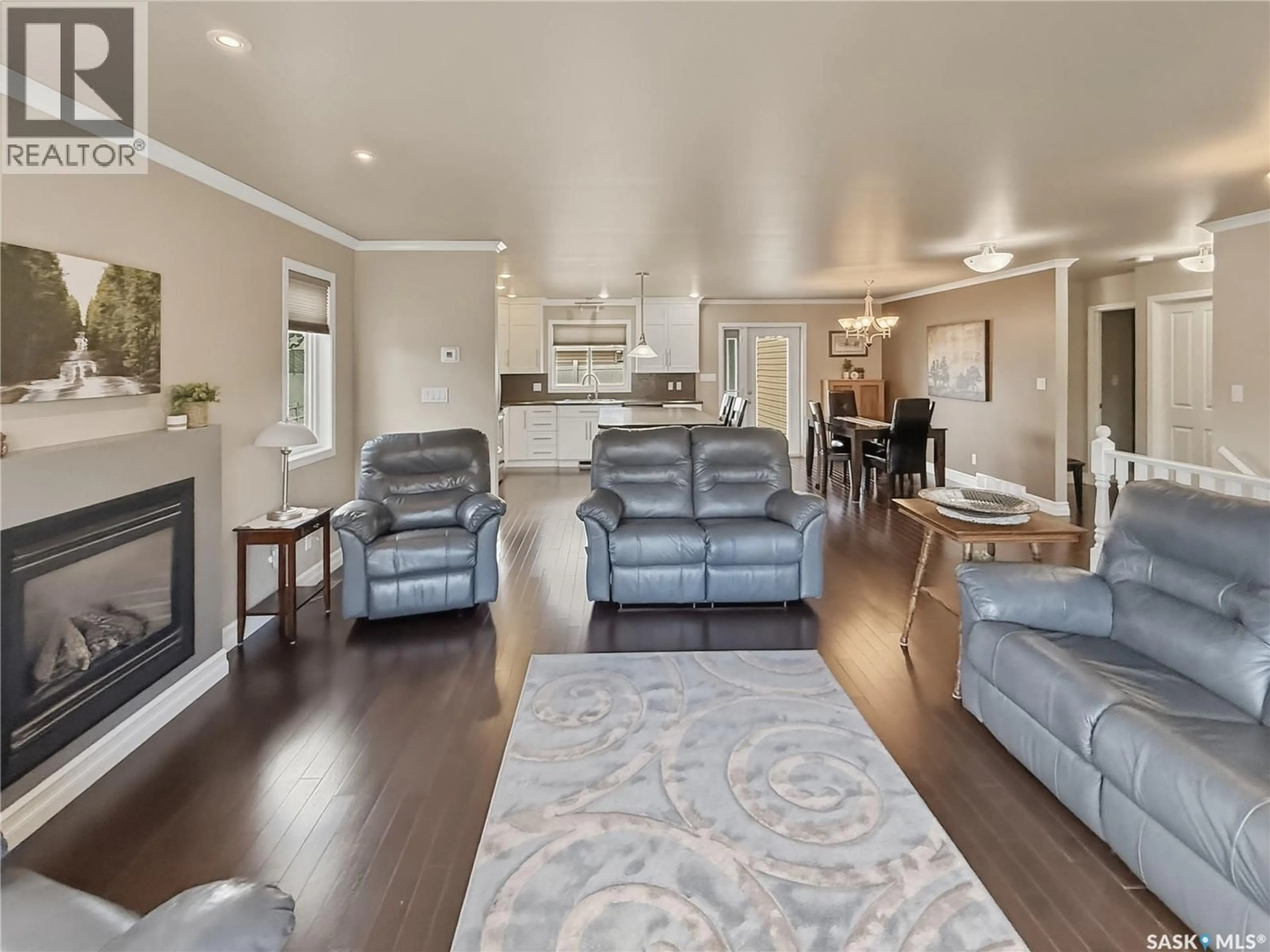 Living room with furniture, wood/laminate floor for 552 1ST AVENUE, Swift Current Saskatchewan S9H2B7