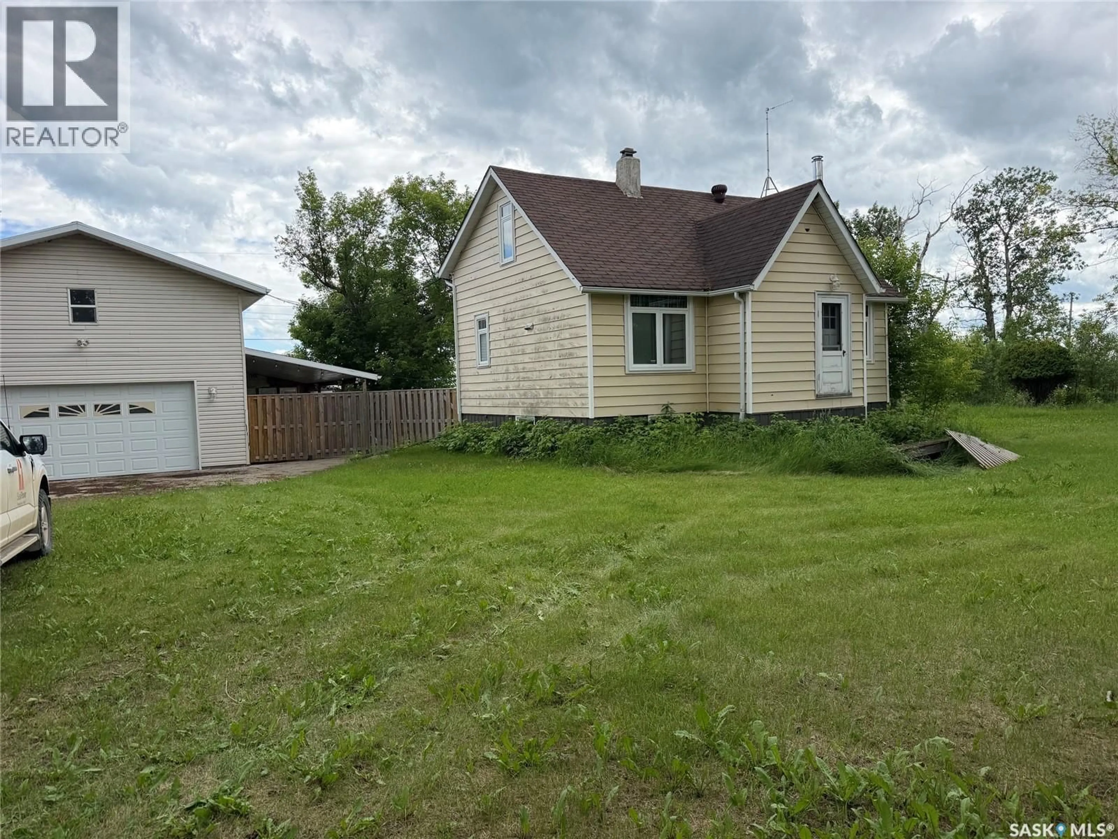 A pic from outside/outdoor area/front of a property/back of a property/a pic from drone, street for 188 CENTRE STREET, Hudson Bay Rm No. 394 Saskatchewan S0E0Y0