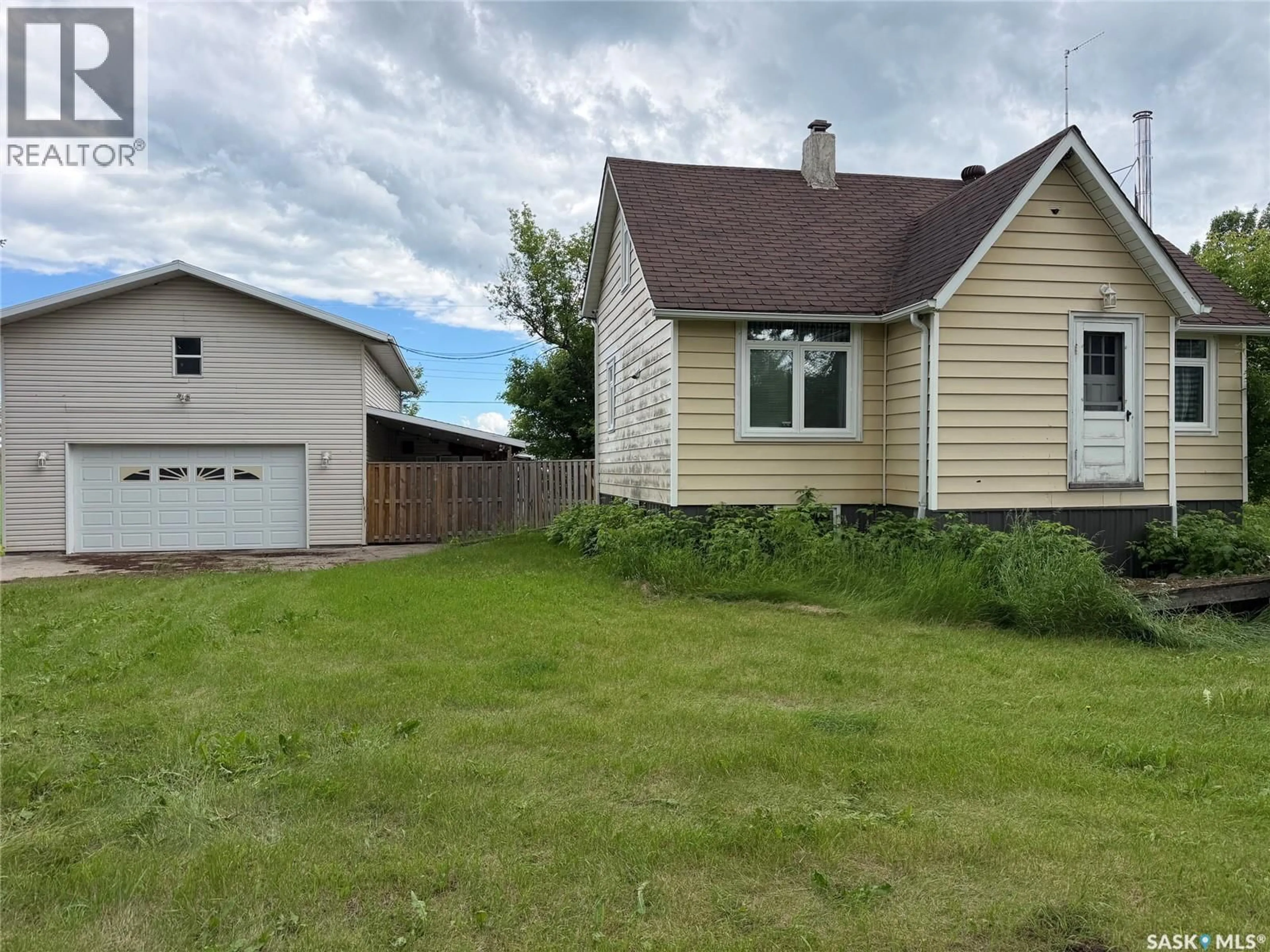 A pic from outside/outdoor area/front of a property/back of a property/a pic from drone, street for 188 CENTRE STREET, Hudson Bay Rm No. 394 Saskatchewan S0E0Y0