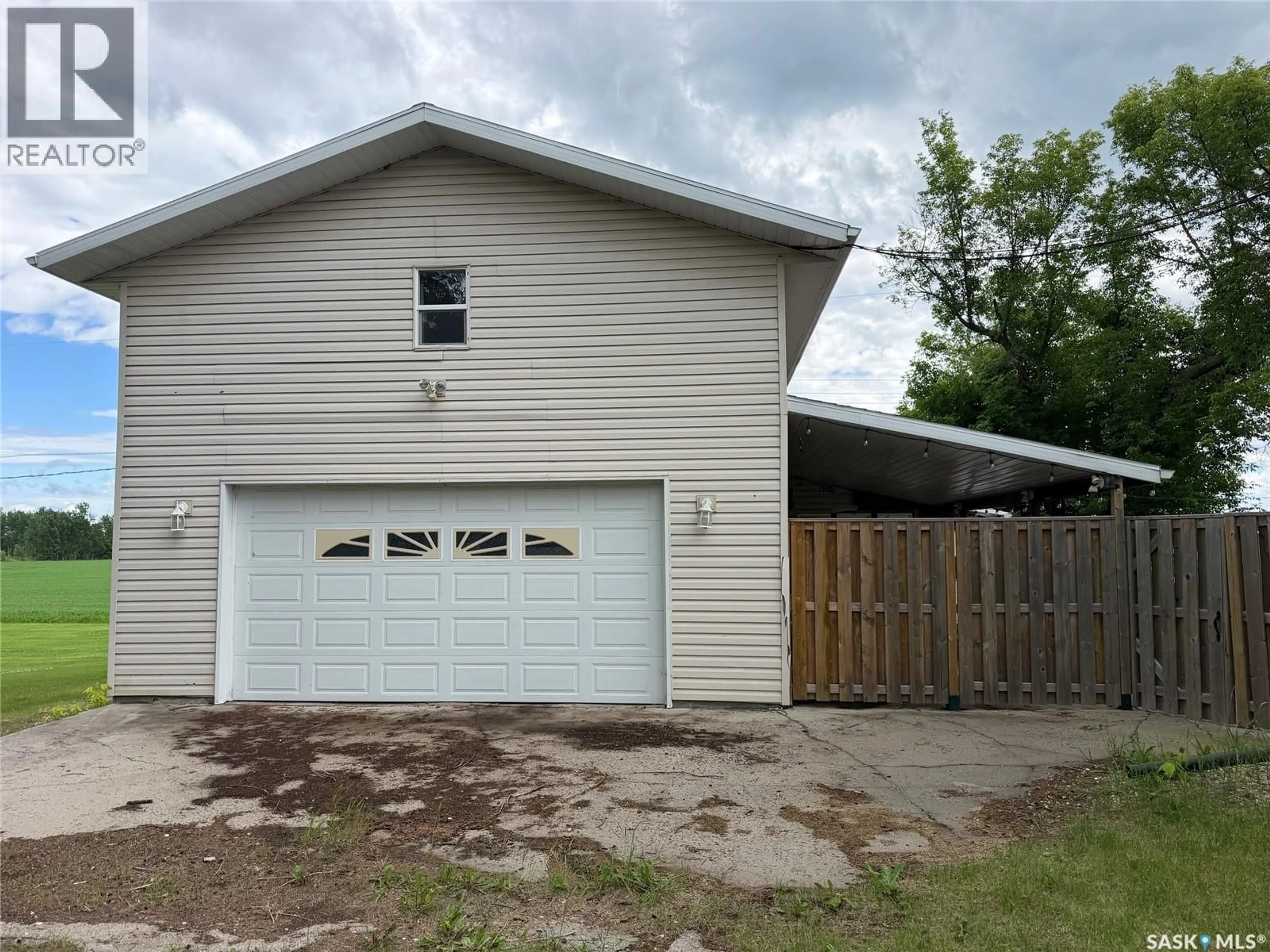 Indoor garage for 188 CENTRE STREET, Hudson Bay Rm No. 394 Saskatchewan S0E0Y0