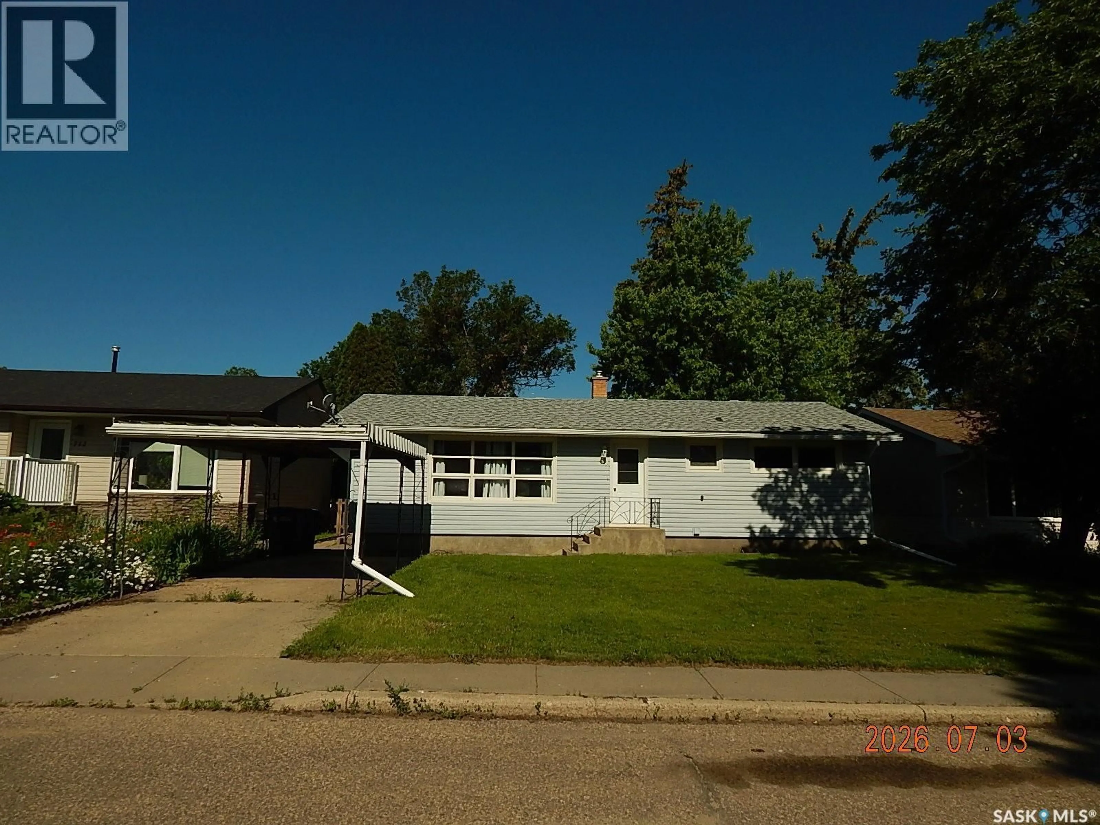 Home with vinyl exterior material, street for 710 3RD STREET E, Assiniboia Saskatchewan S0H0B0