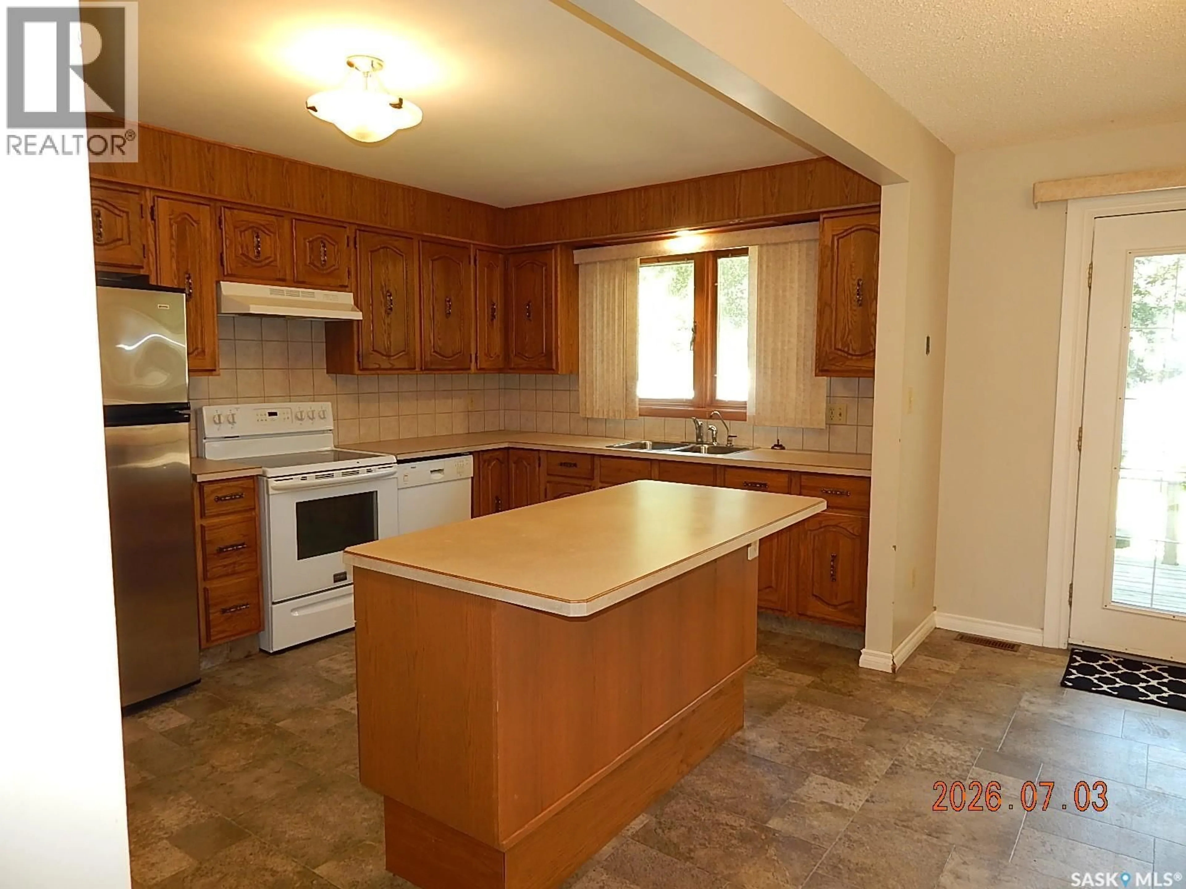 Standard kitchen, unknown for 710 3RD STREET E, Assiniboia Saskatchewan S0H0B0