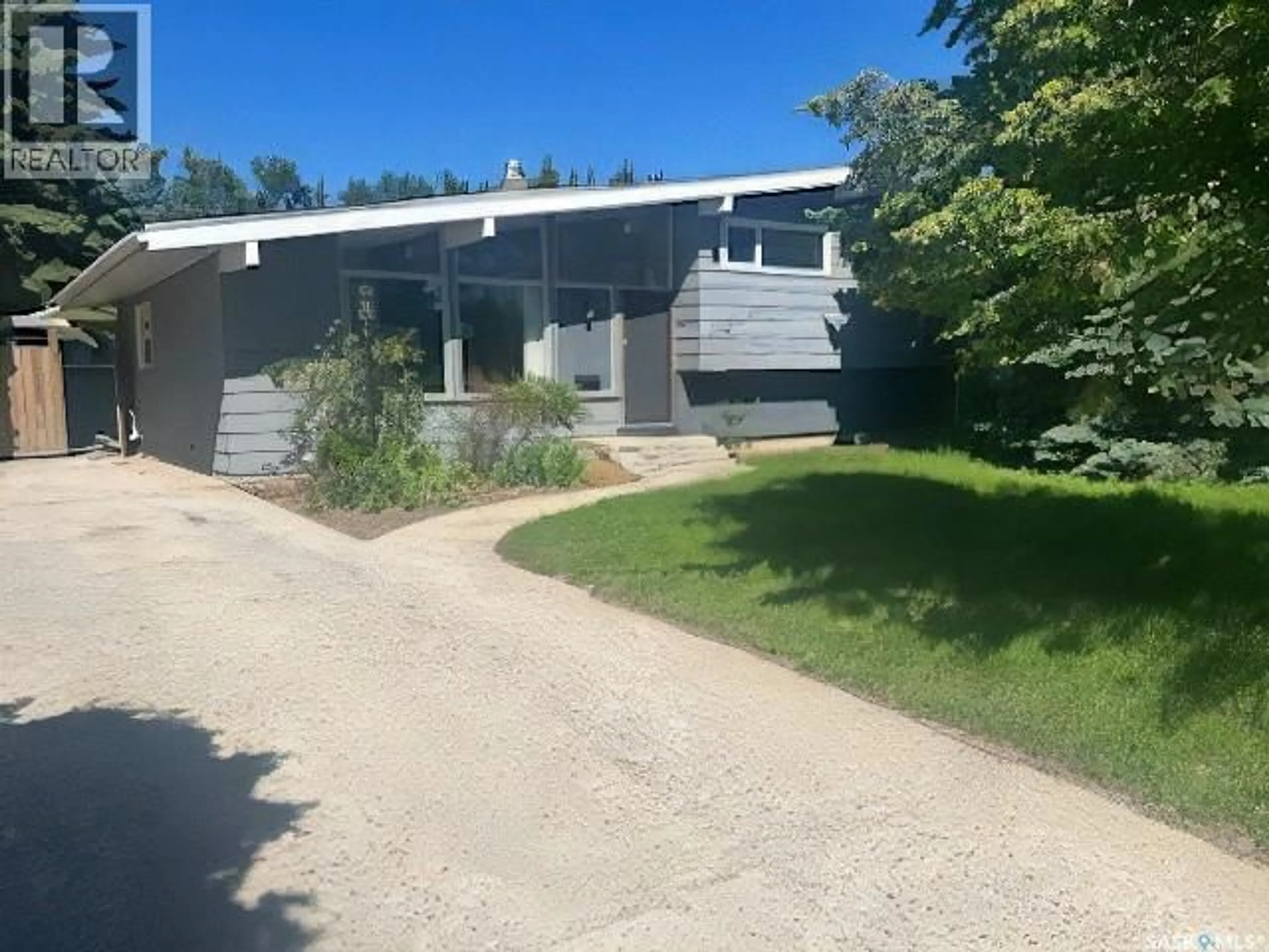A pic from outside/outdoor area/front of a property/back of a property/a pic from drone, street for 2104 PRESTON AVENUE, Saskatoon Saskatchewan S7J2E8