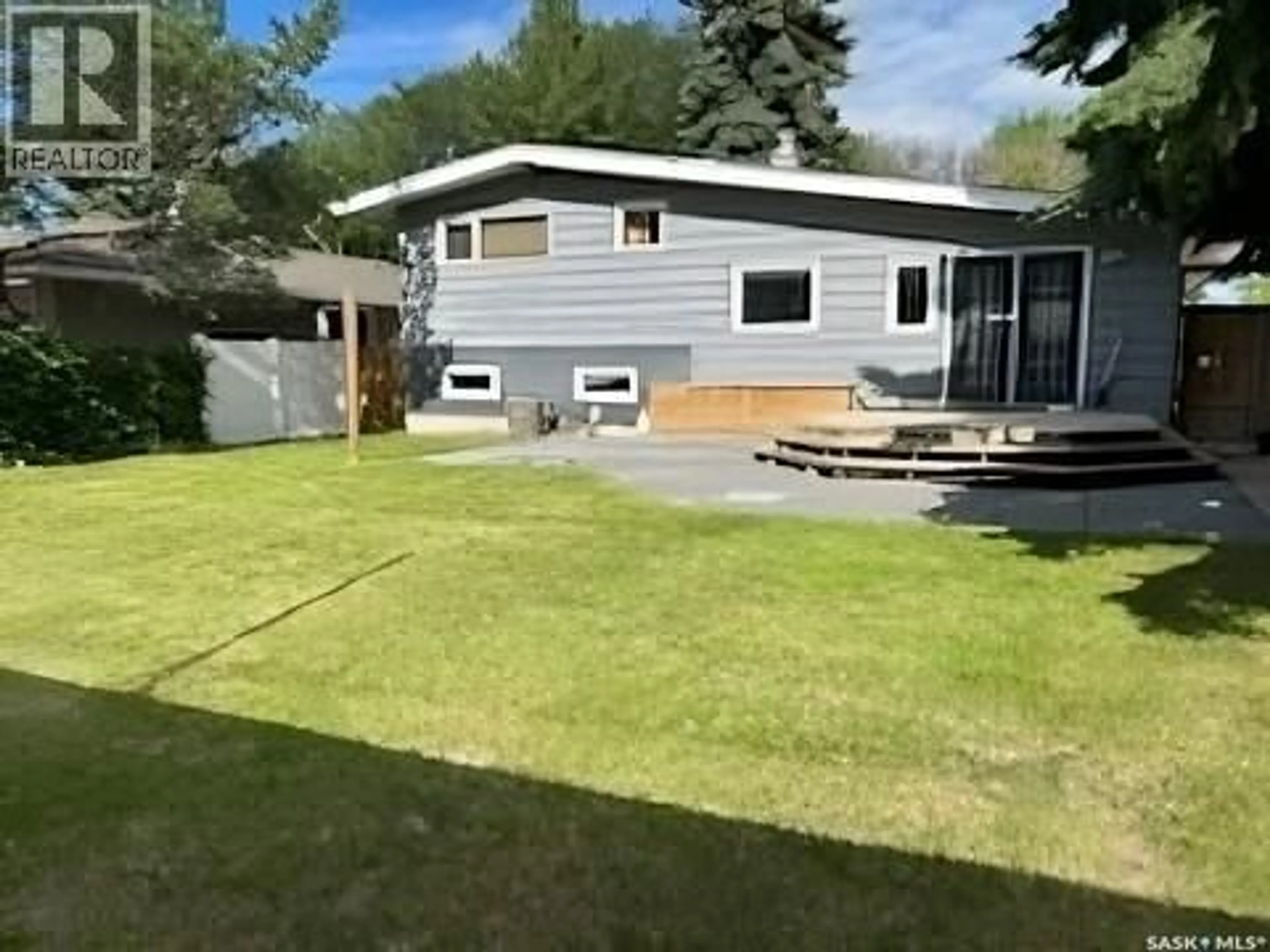 A pic from outside/outdoor area/front of a property/back of a property/a pic from drone, unknown for 2104 PRESTON AVENUE, Saskatoon Saskatchewan S7J2E8