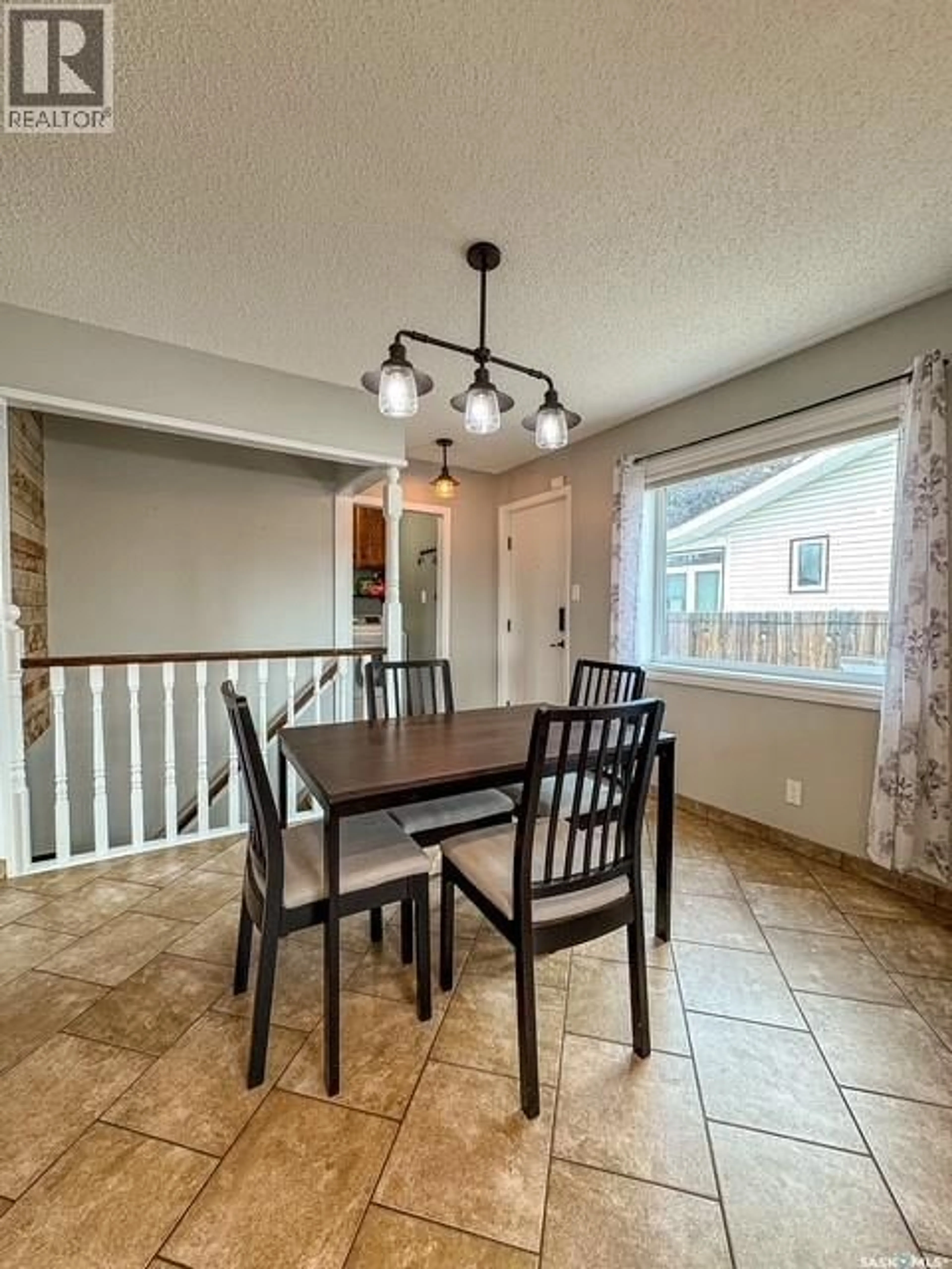 Dining room, unknown for 437 RUSSELL CRESCENT, Swift Current Saskatchewan S9H4S6