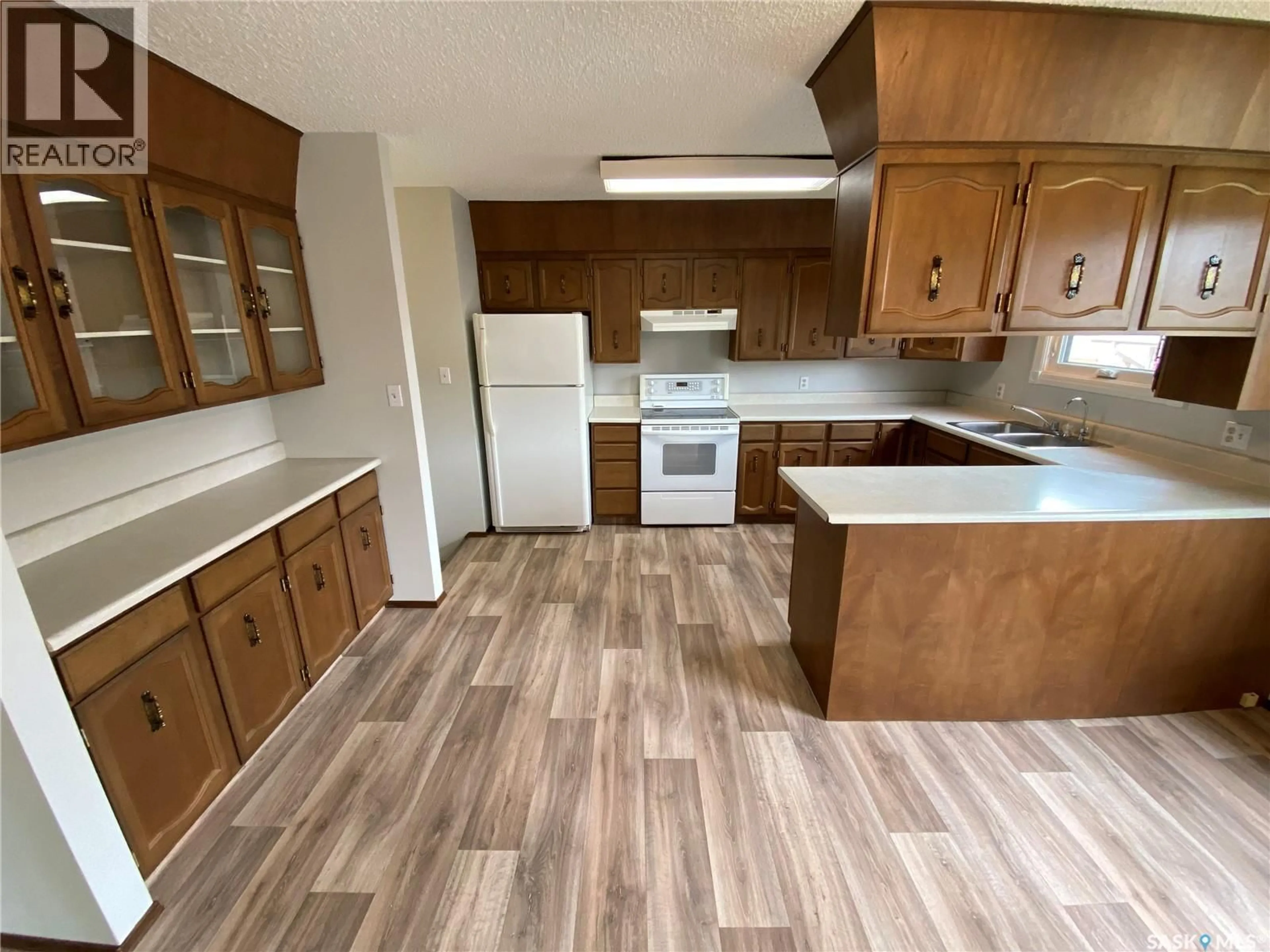 Standard kitchen, wood/laminate floor for 58 STEWART CRESCENT, Yorkton Saskatchewan S3N3J5