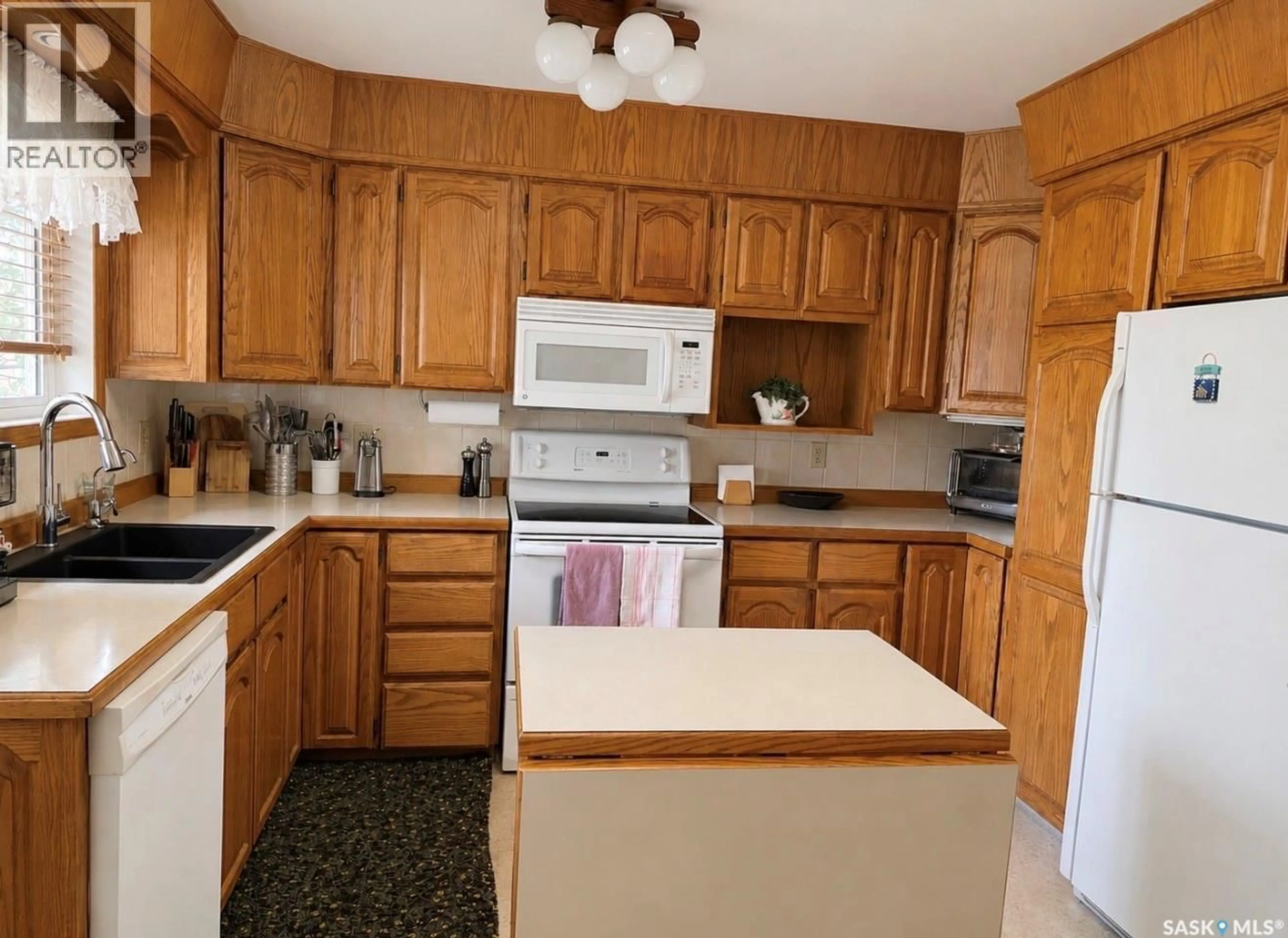 Standard kitchen, unknown for 1010 GRANVILLE AVENUE, Assiniboia Saskatchewan S0H0B0