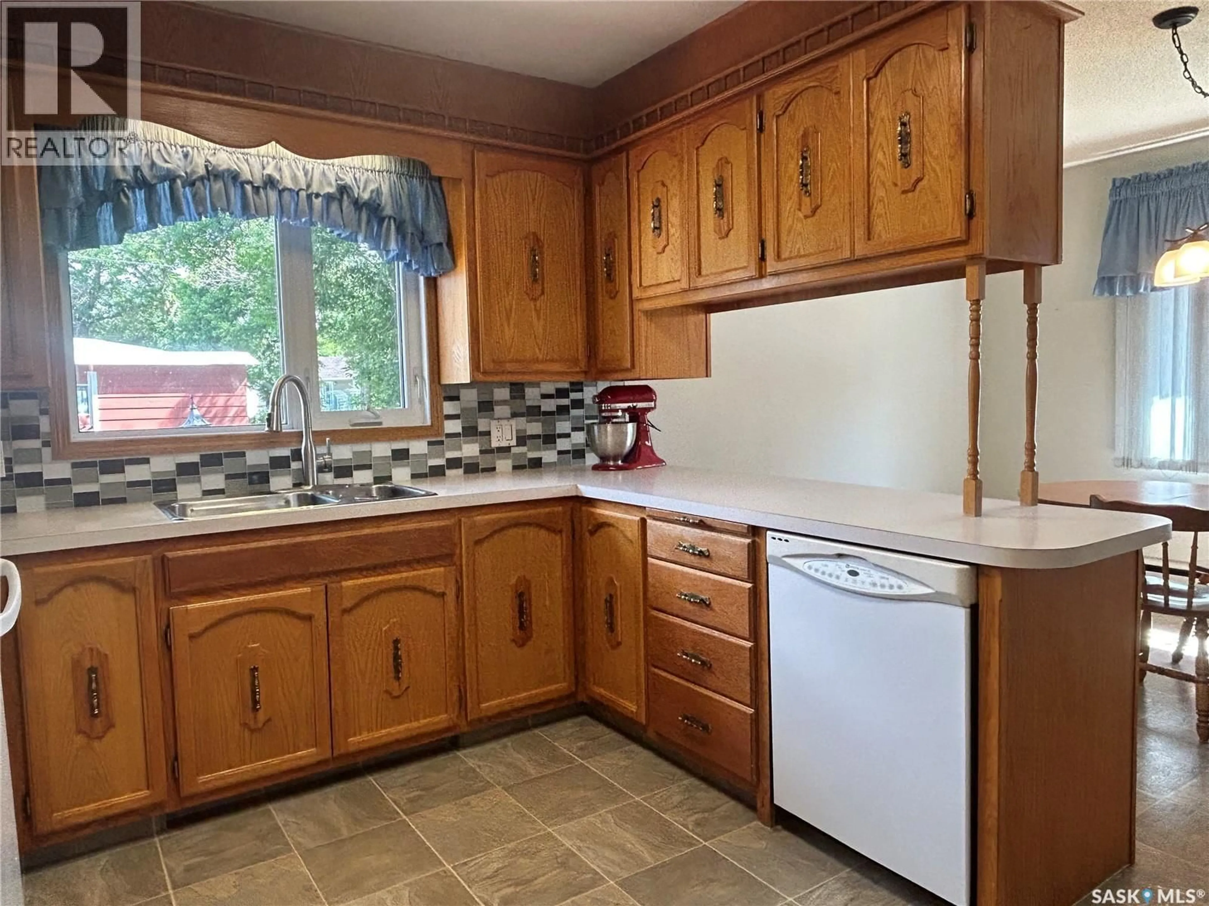 Standard kitchen, unknown for 400 GALLAWAY STREET, Estevan Saskatchewan S4A0A9