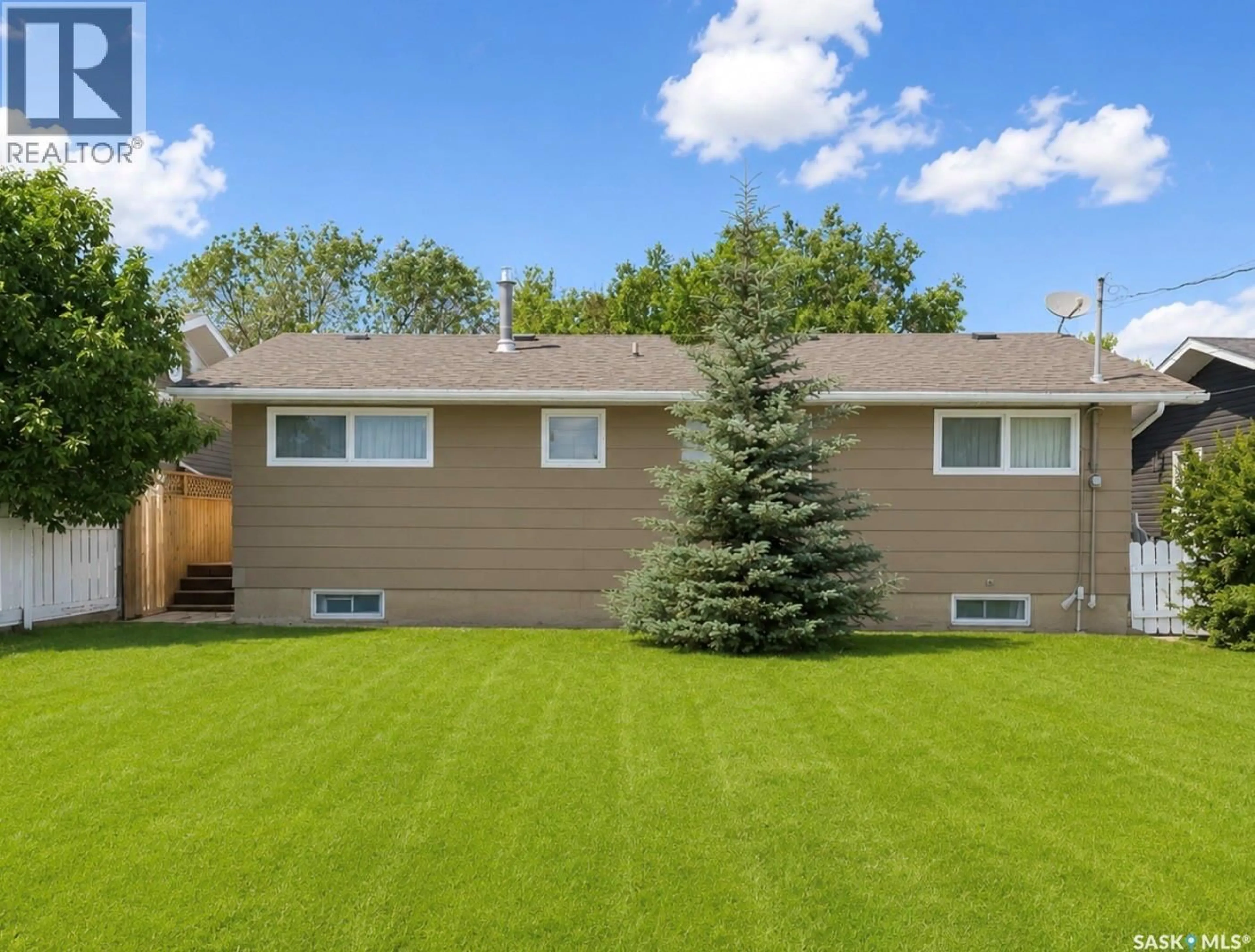 Home with vinyl exterior material, street for 605 5TH AVENUE, Assiniboia Saskatchewan S0H0B0